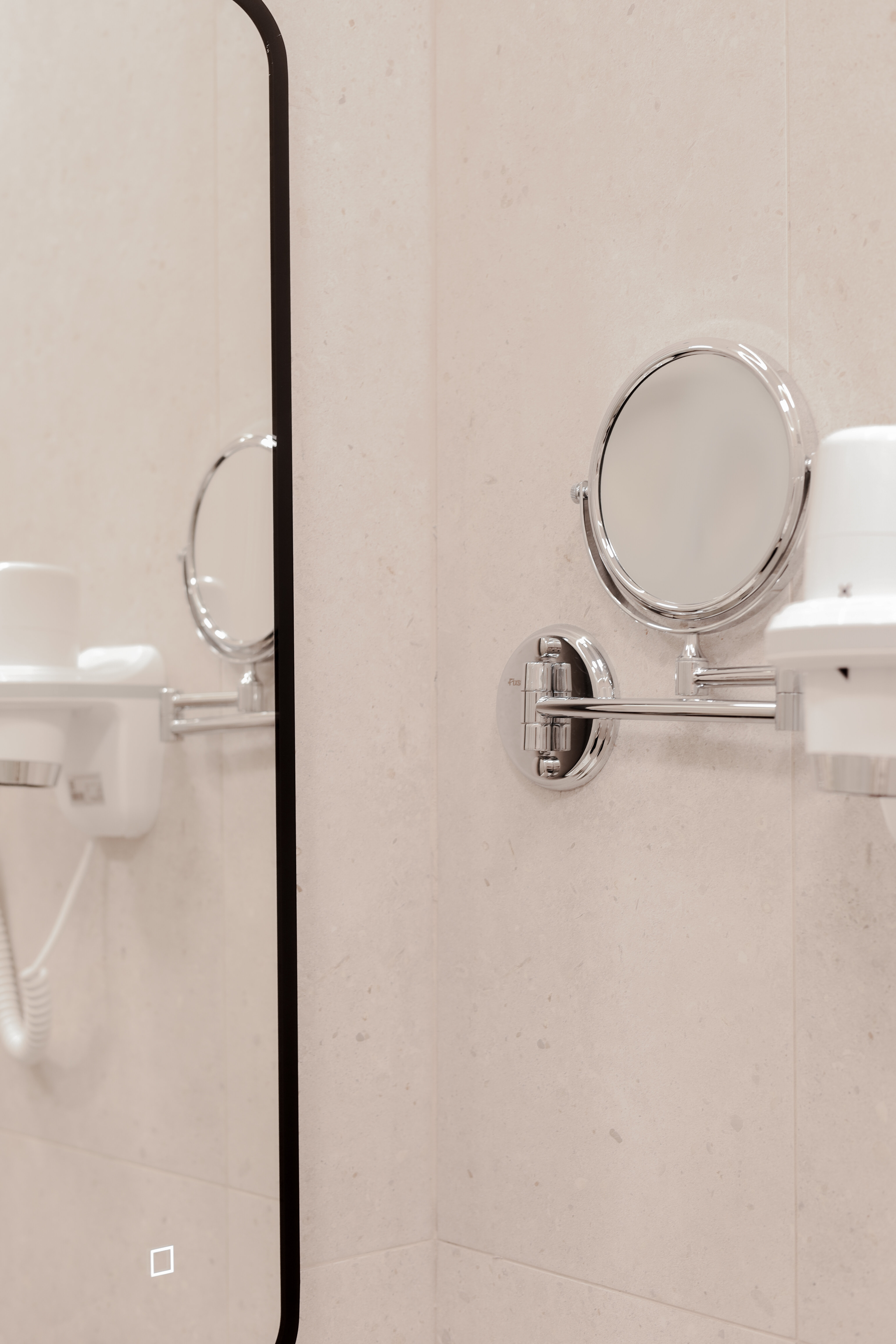 Просторный двухместный номер с 2 отдельными кроватями