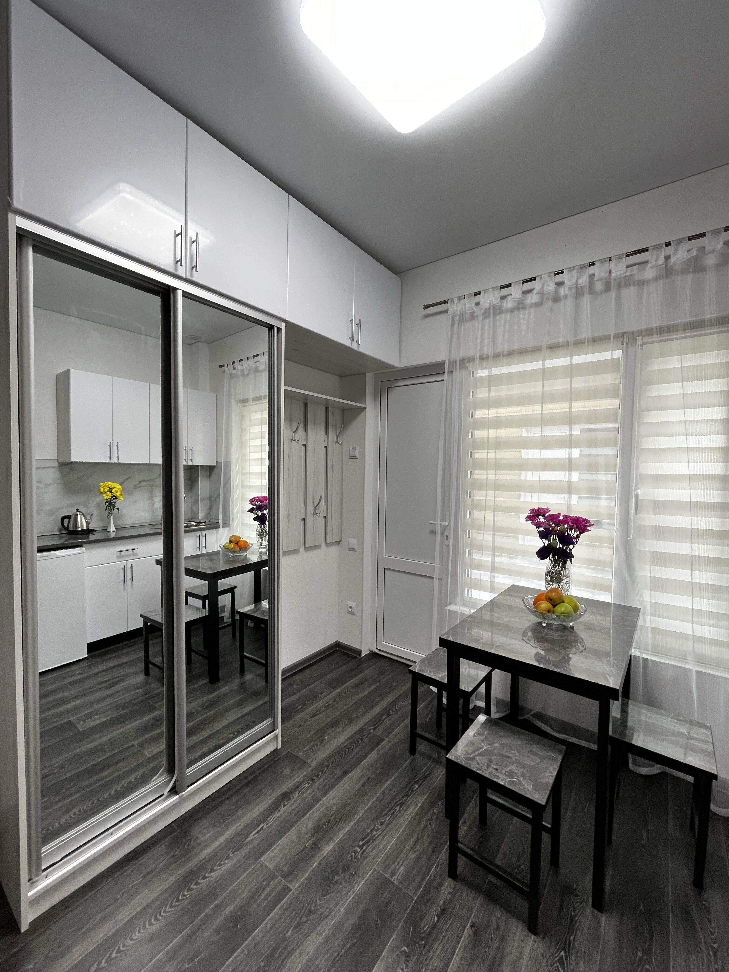 Уютные трёхместные апартаменты возле моря