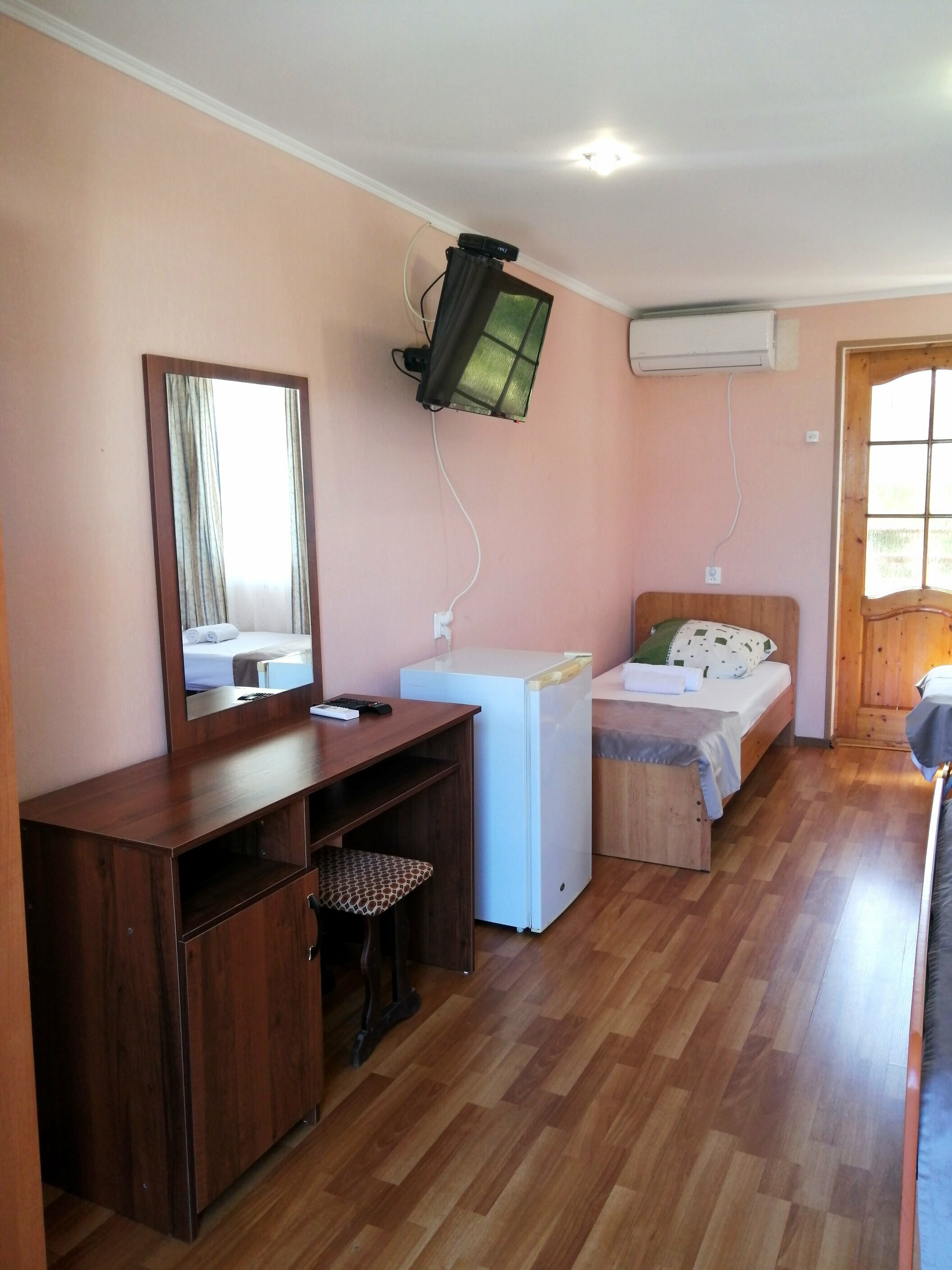 Эконом трехместный санузел вне номера