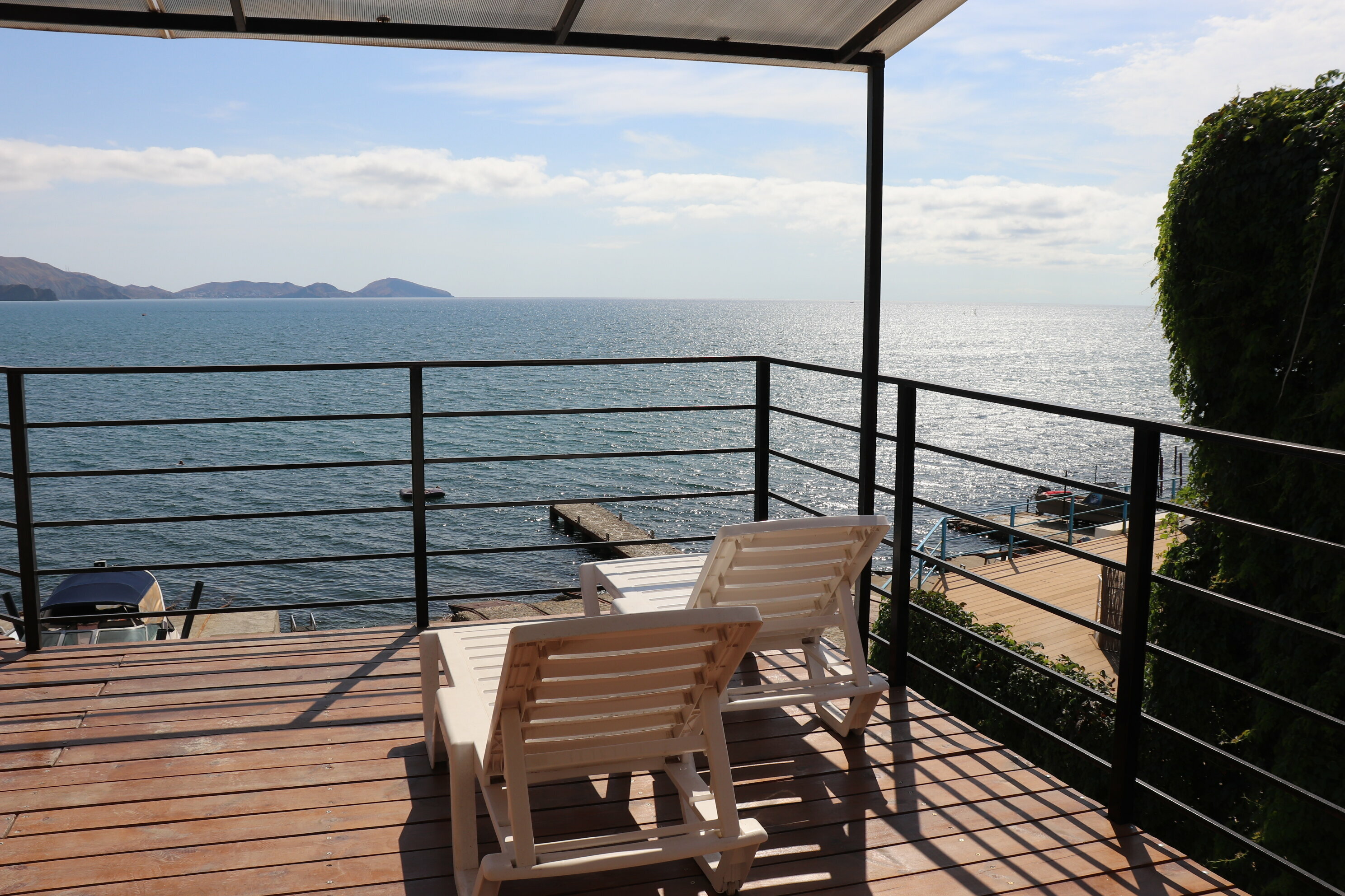 Апартаменты-евродвушка с видом на море