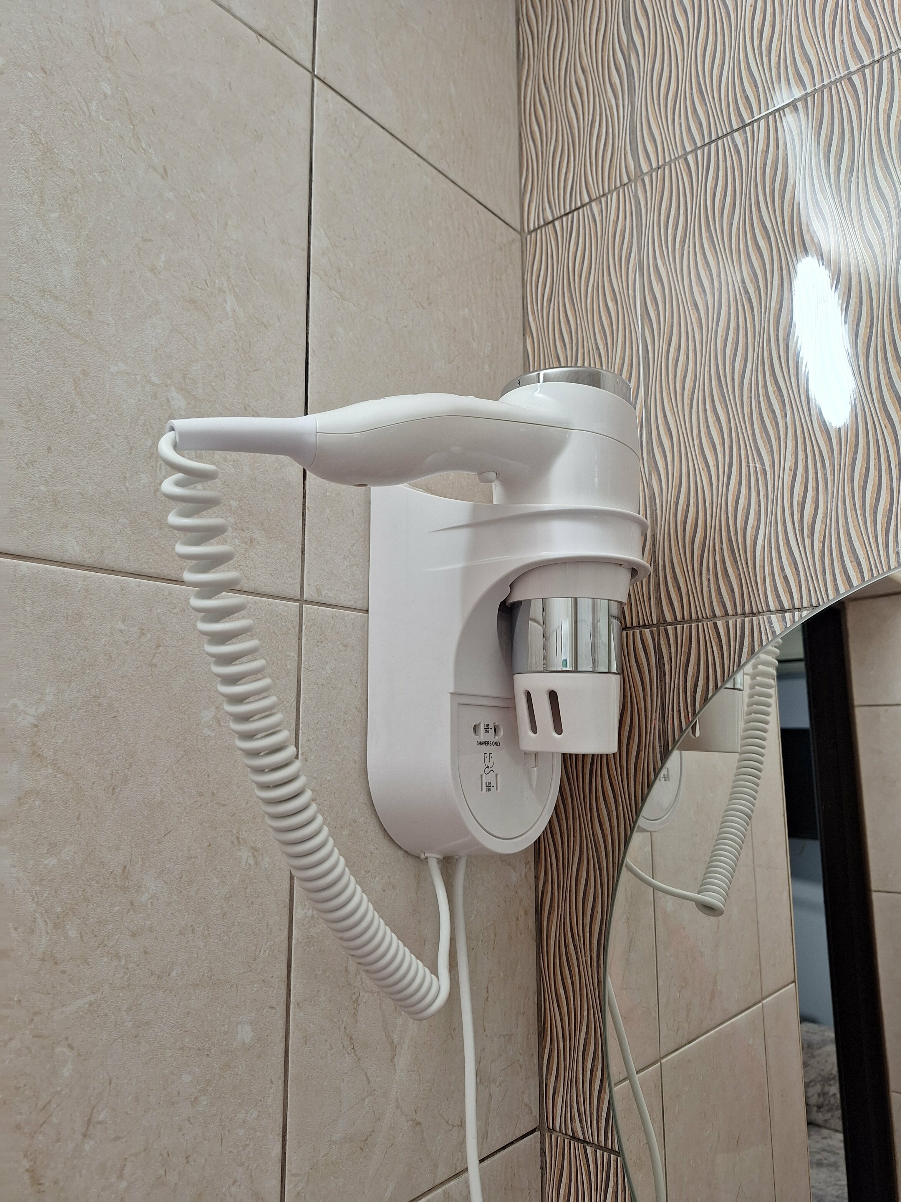 «КЛАССИК» ТРЕХМЕСТНЫЙ СТАНДАРТНЫЙ  НОМЕР С РАЗДЕЛЬНЫМИ КРОВАТЯМИ, ОДНОМЕСТНЫМ  ДИВАНОМ