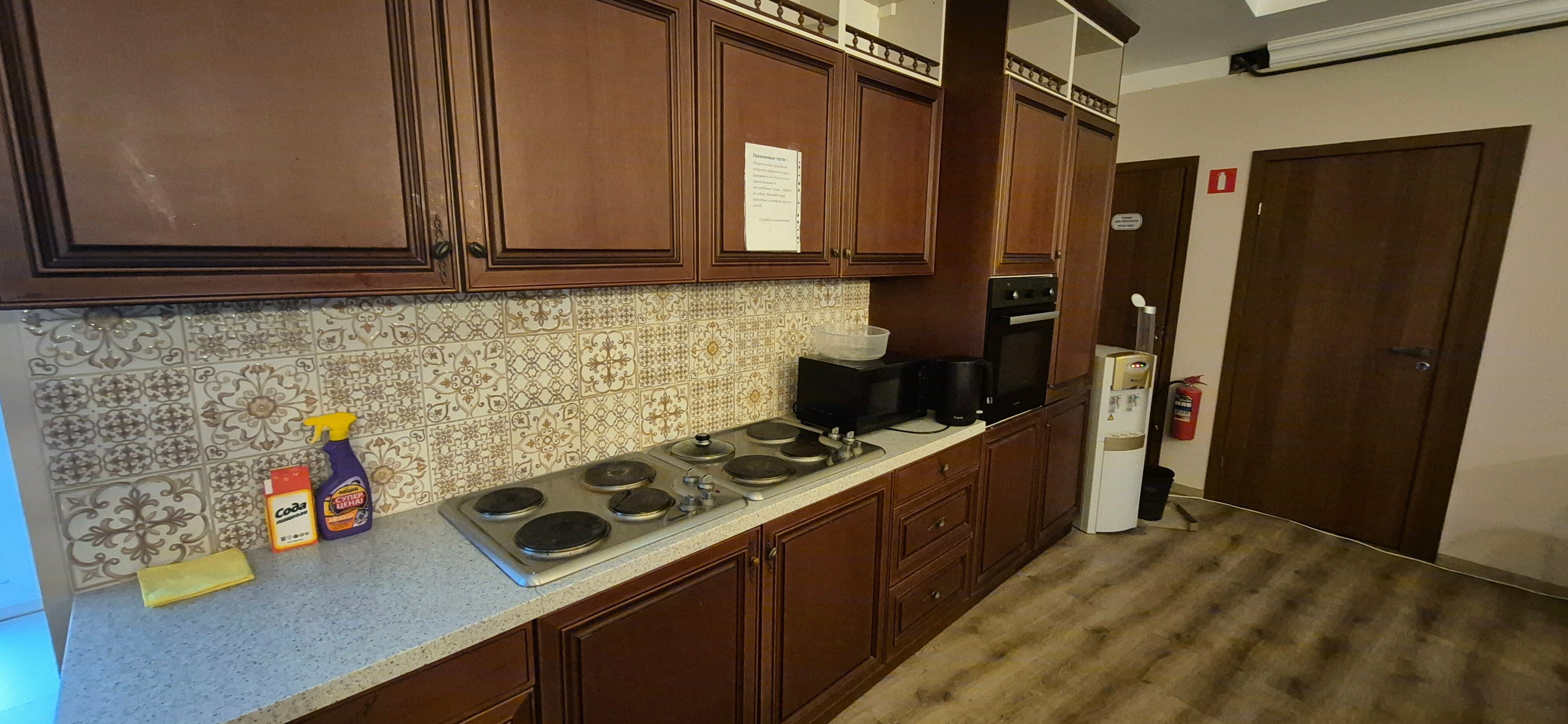 Комната с санузлом и мини-кухней. 27 кв.м.