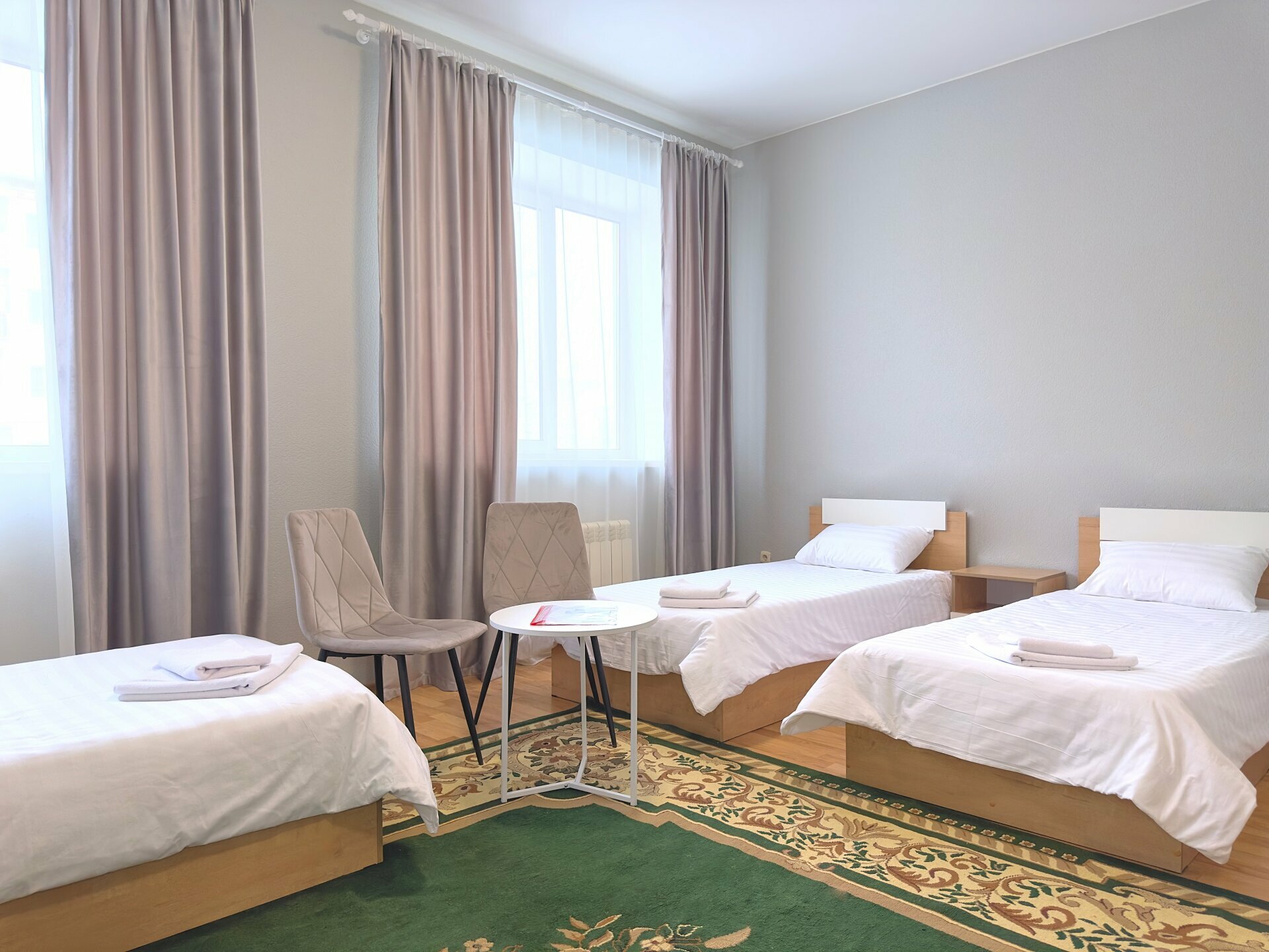 Трехместный номер с собственной ванной комнатой