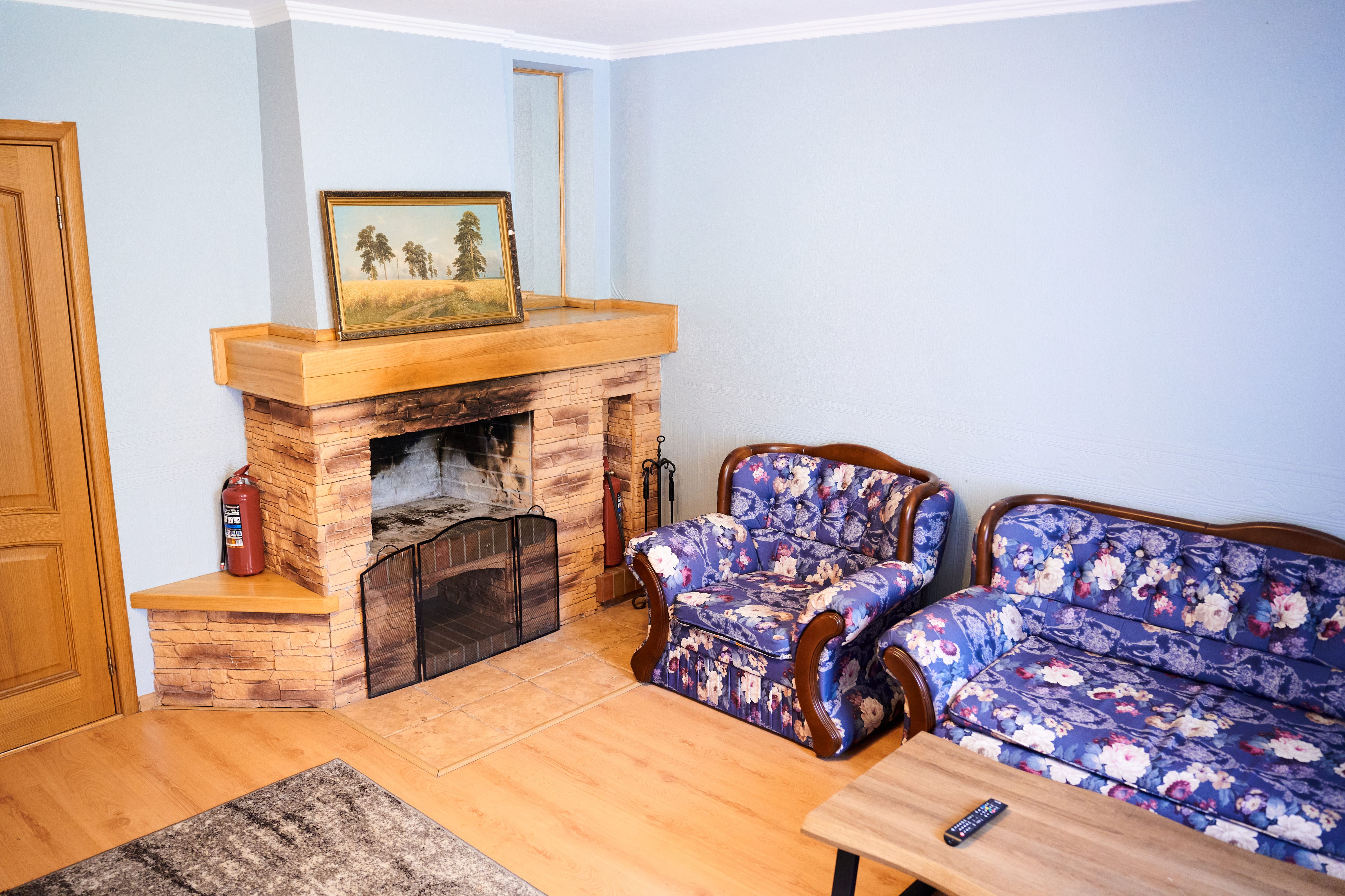 Двухкомнатный номер с камином в отдельном домике