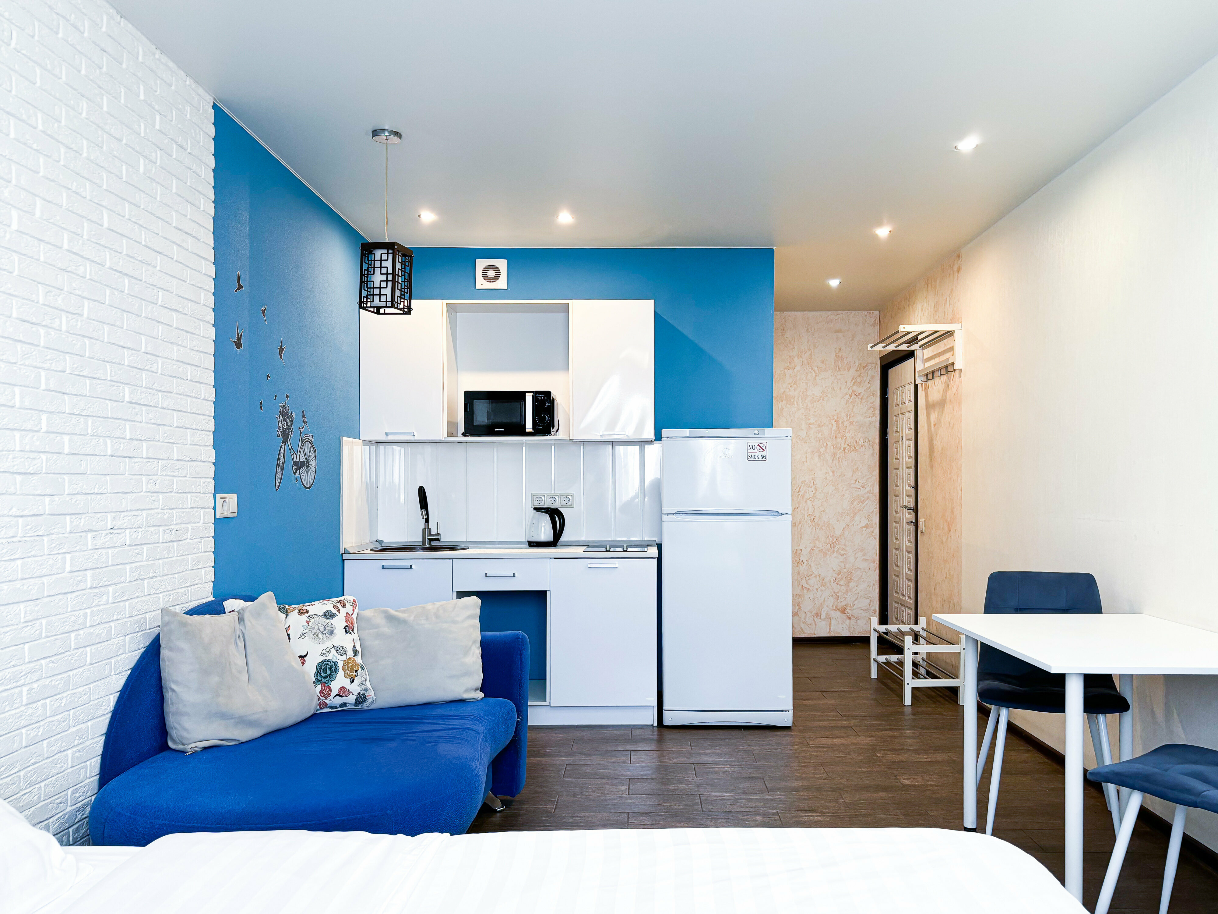 Студия у  ТЦ МЕГА