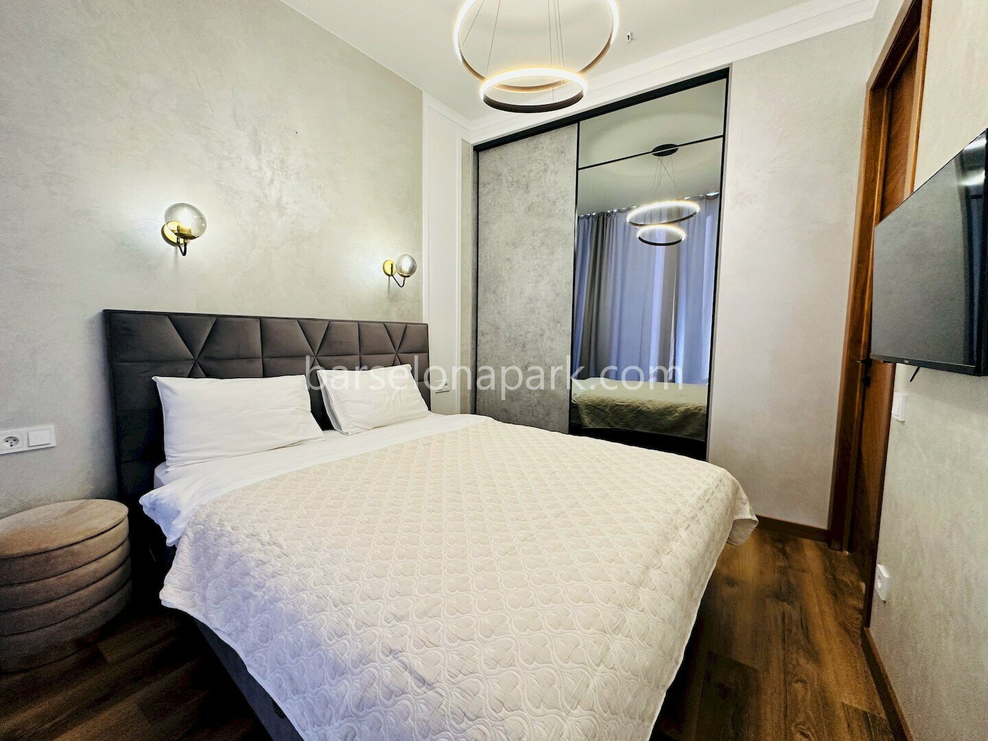 2-комнатный дизайнерский апартамент с балконом! Пляж и набережная в 5 минутах!