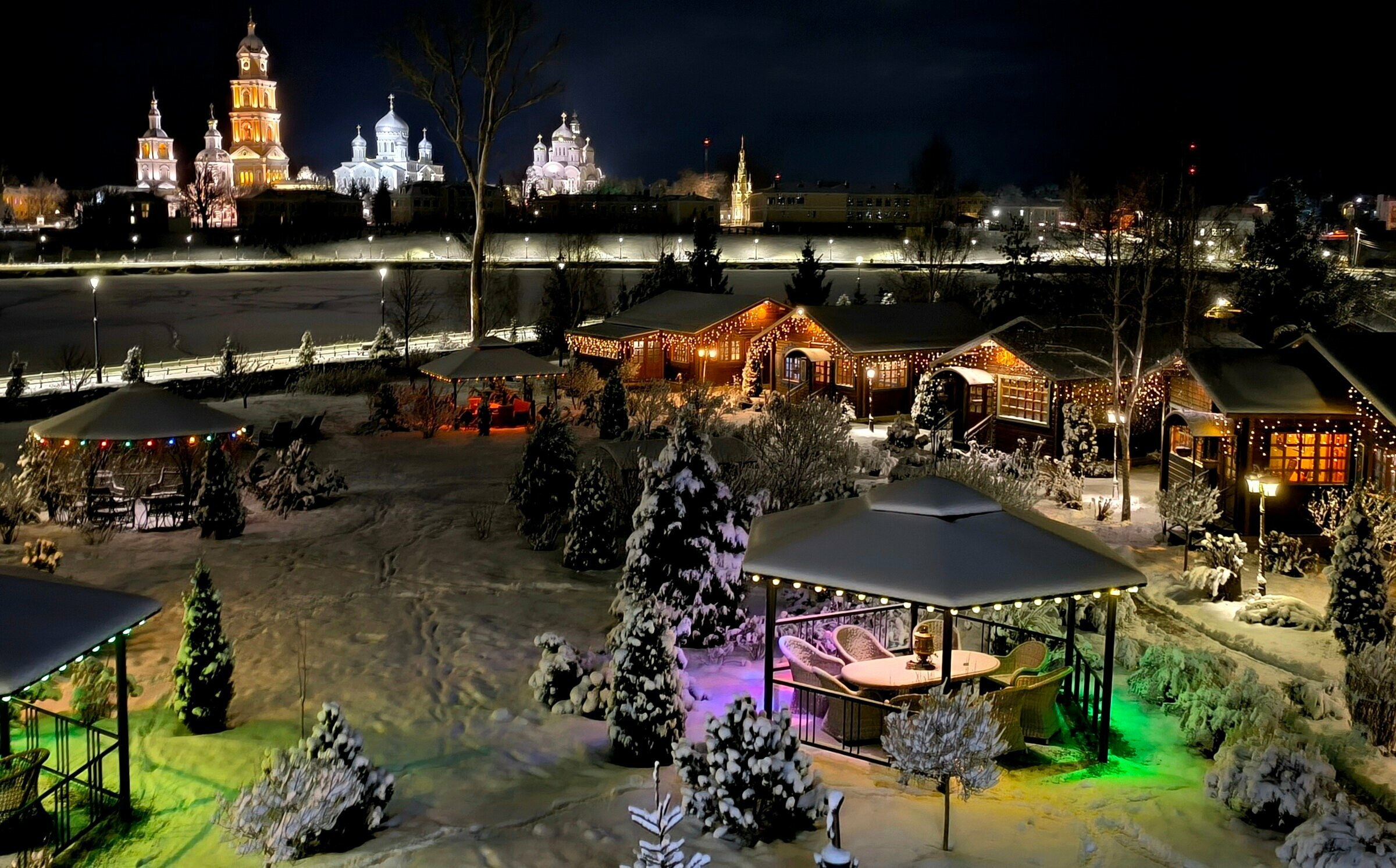 Трехкомнатный люкс — домик с видом на территорию