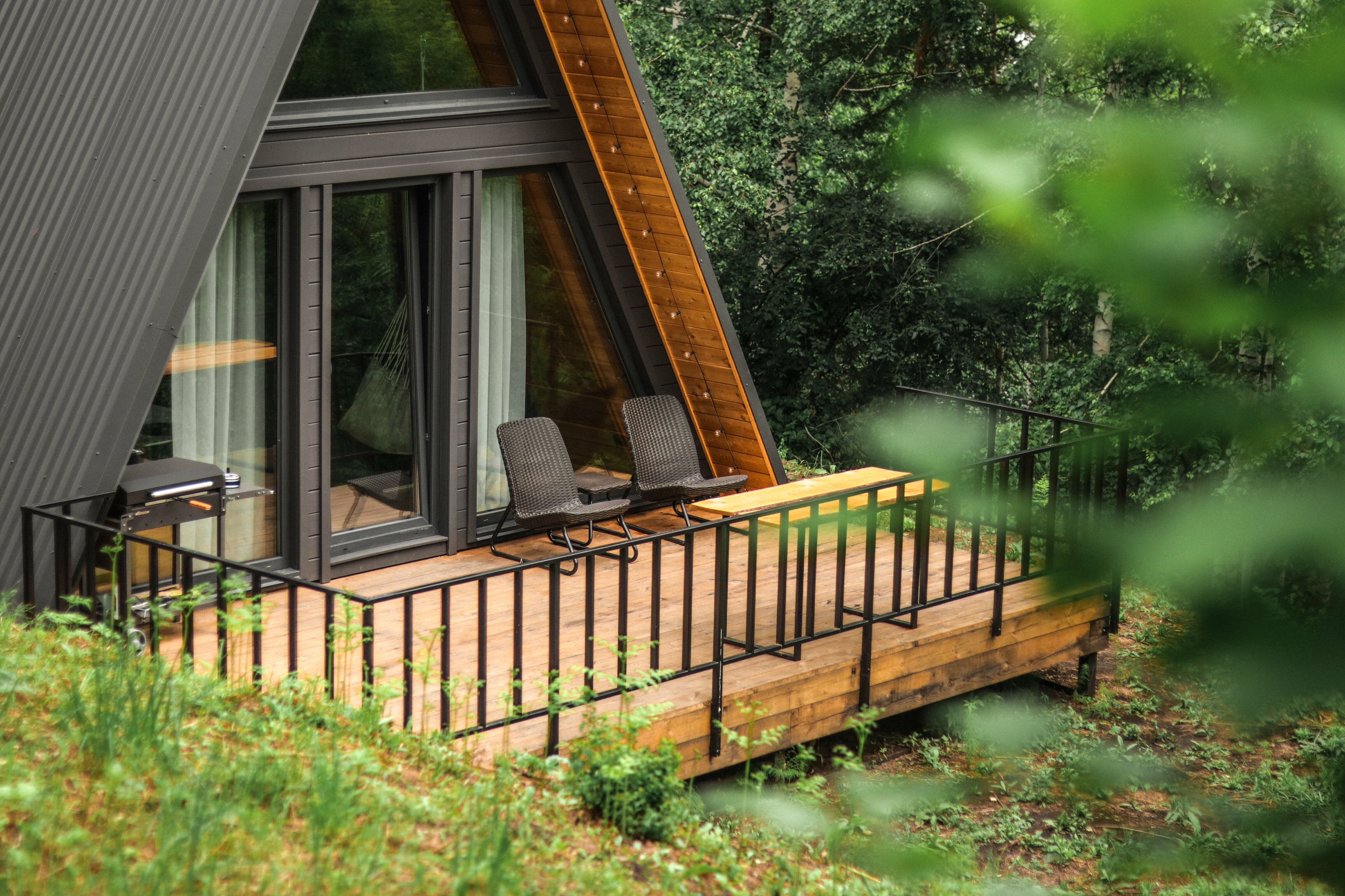 С видом на горы, самый уединённый.