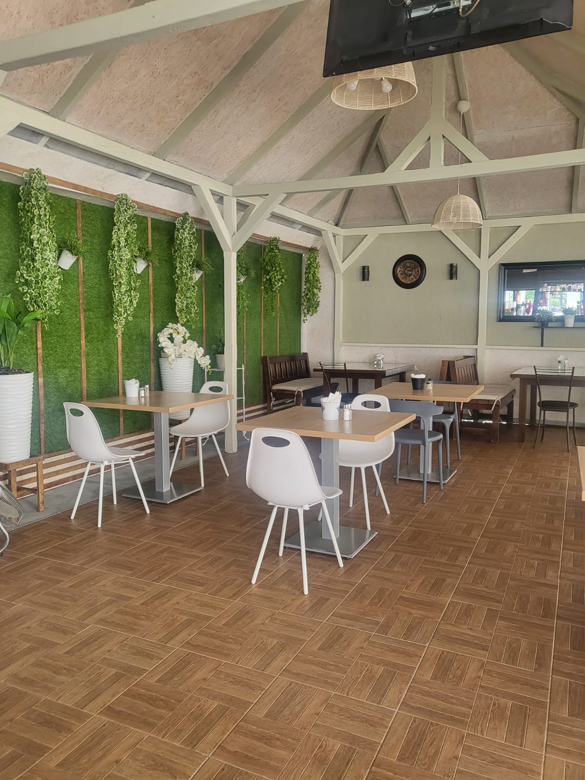 Трехместный номер с балконом