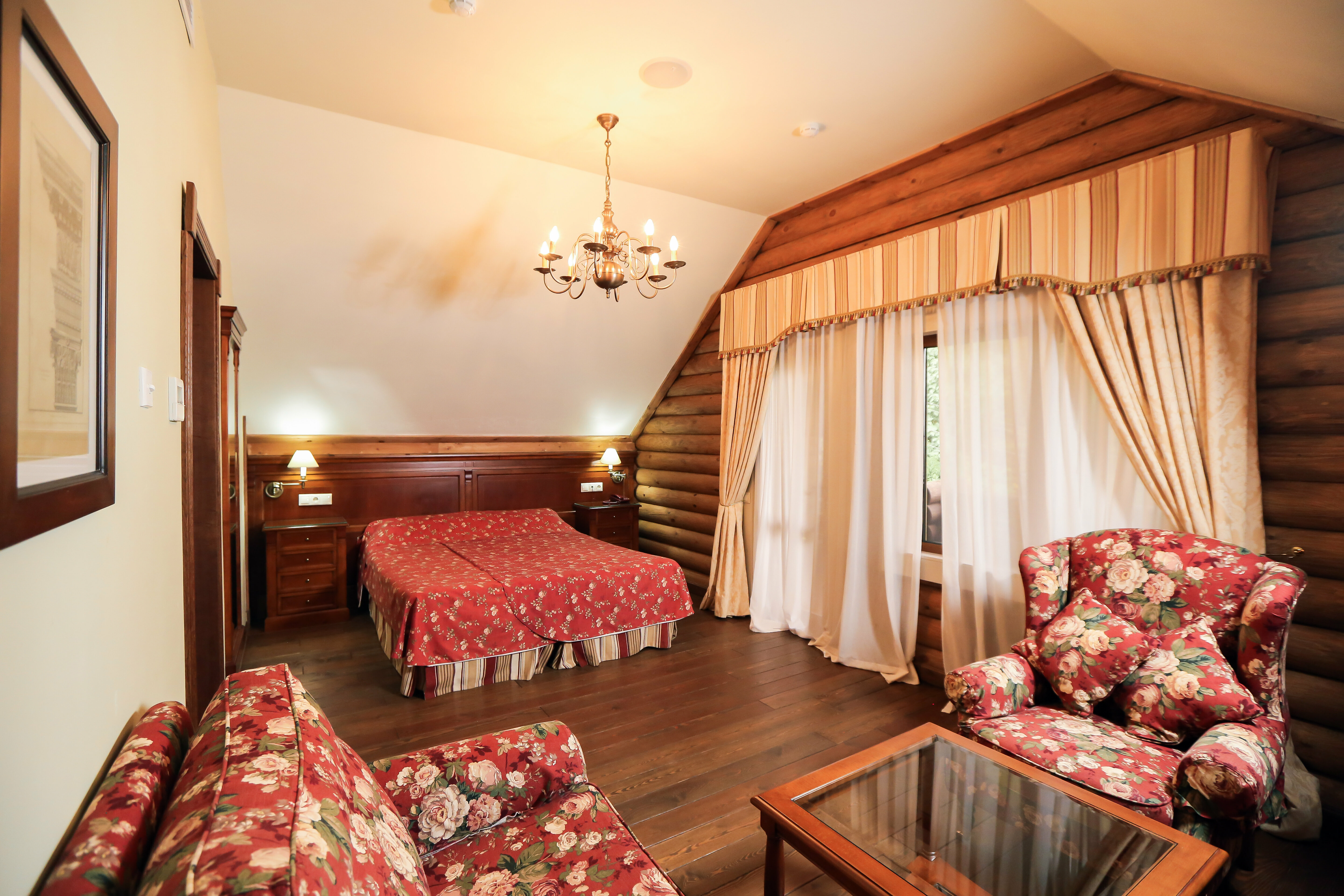 Семейный номер с боковым видом на море