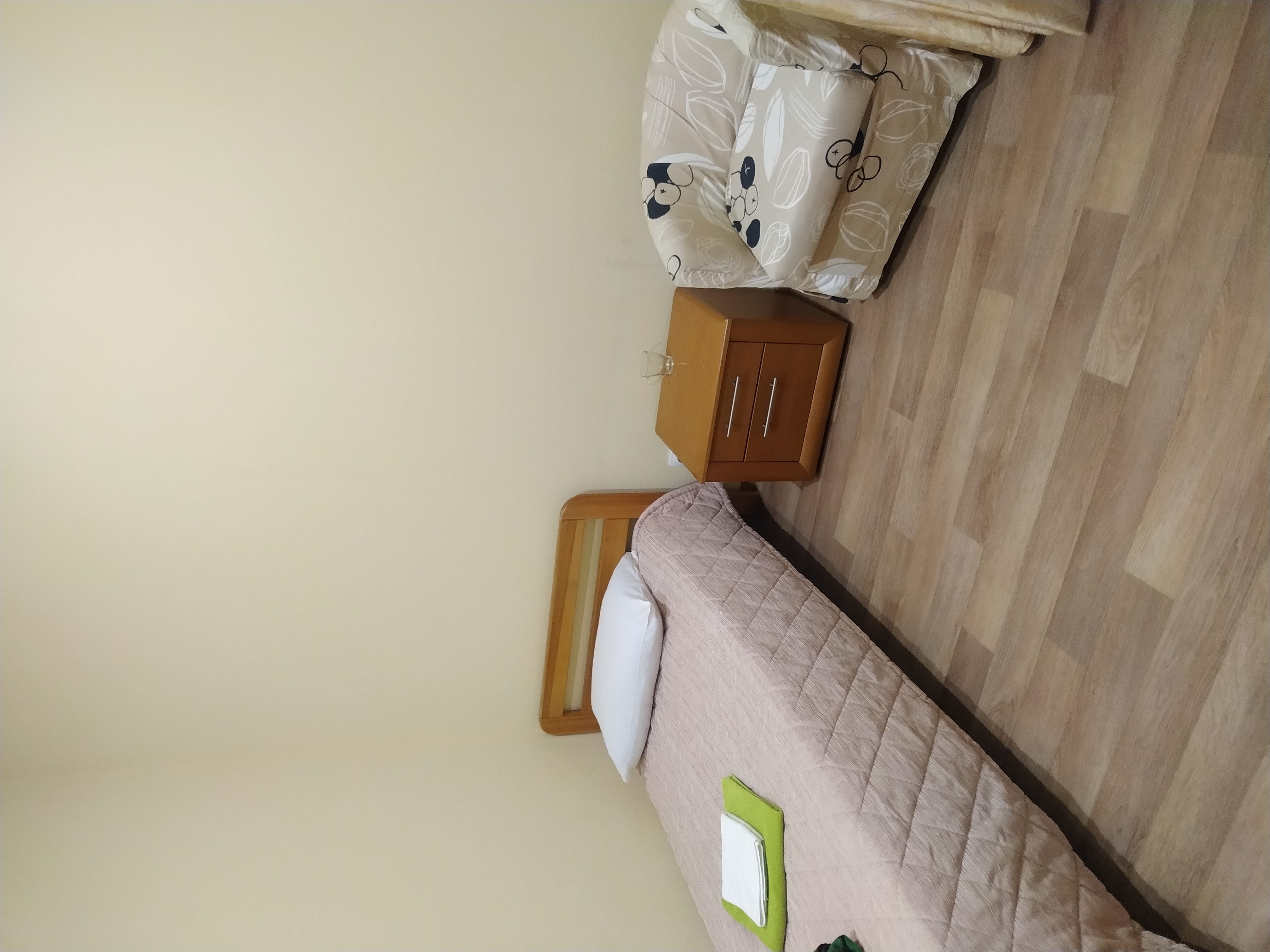 Одноместный номер с общим душем и туалетом