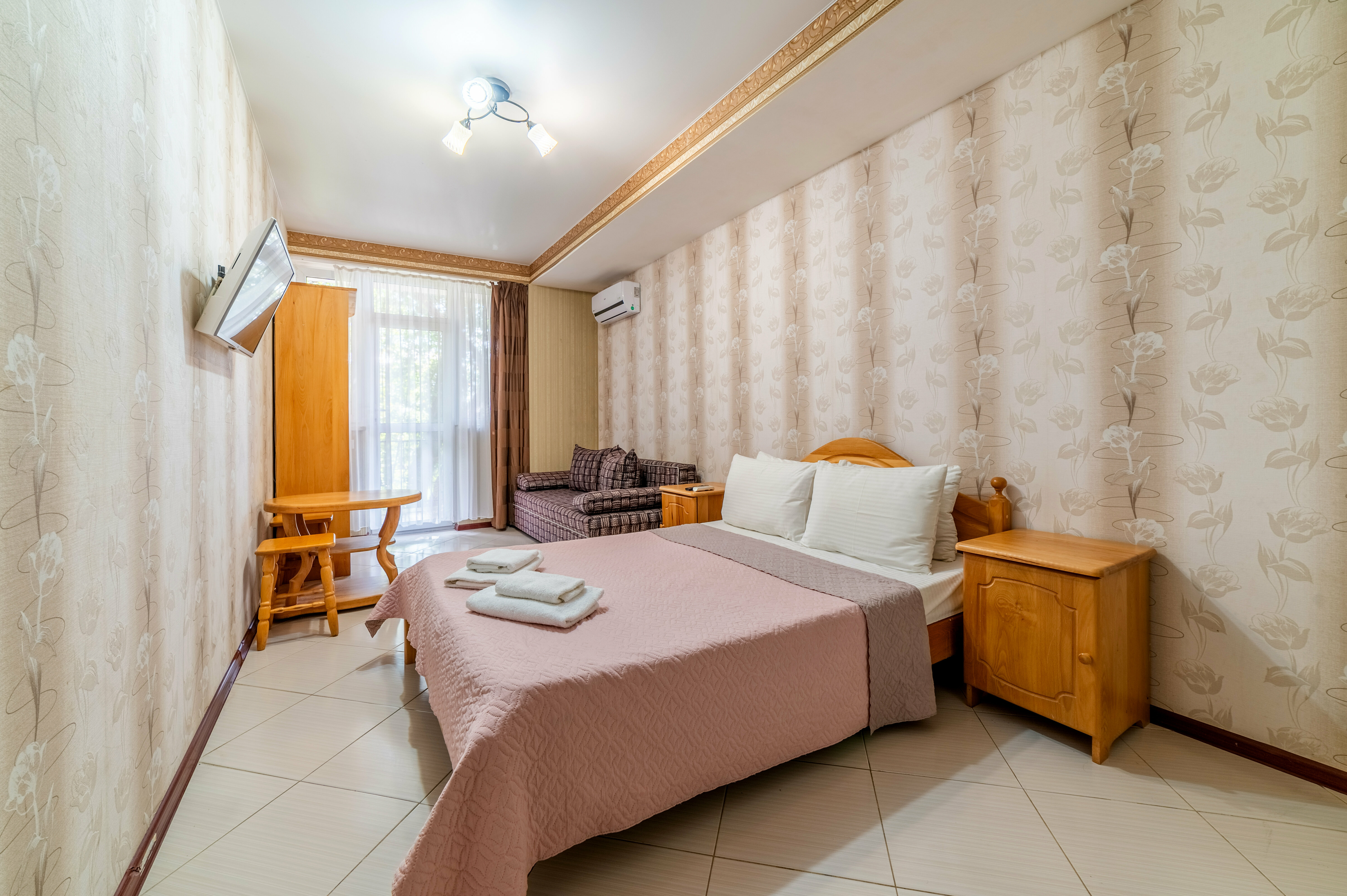 Улучшенный трехместный номер с видом на море