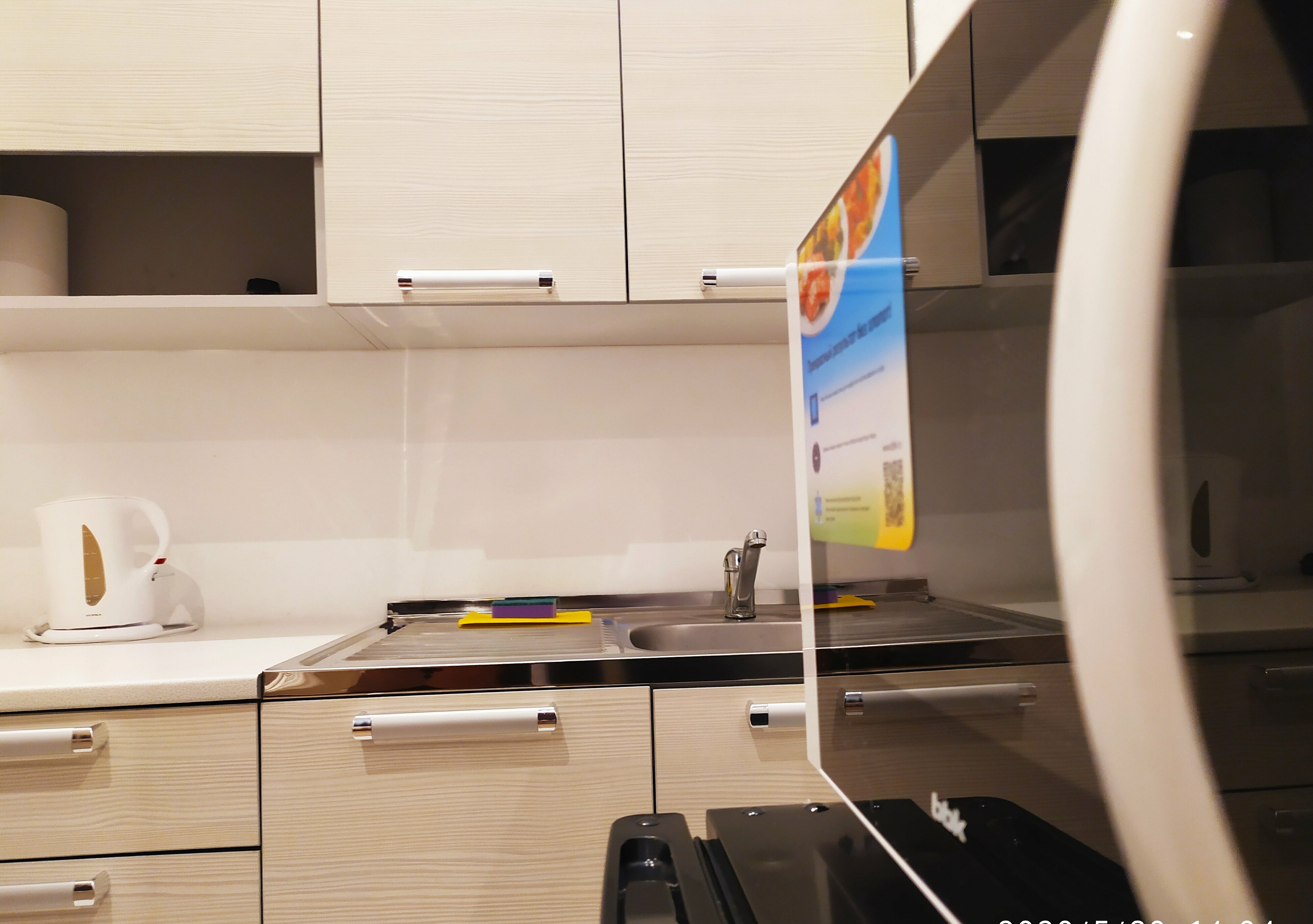 Двухместный номер-студия с двуспальной кроватью, санузлом и мини-кухней в номере