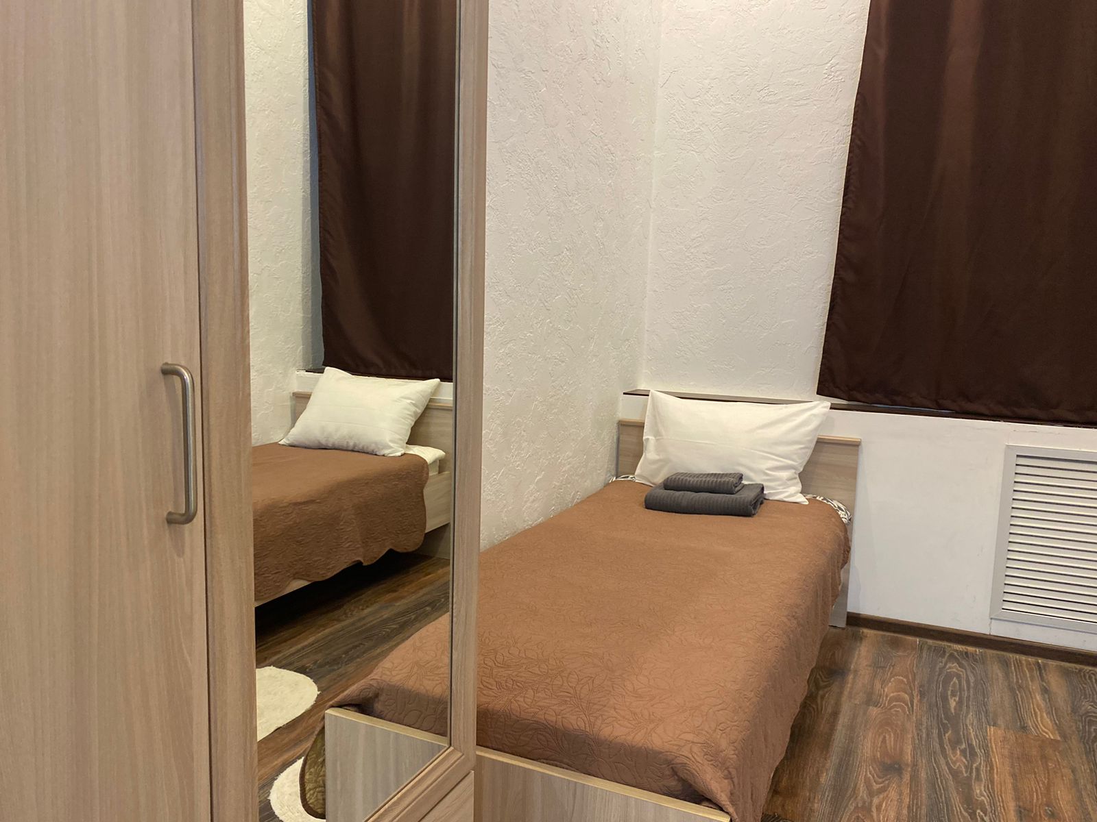 Одноместный номер эконом с душем и туалетом вне номера