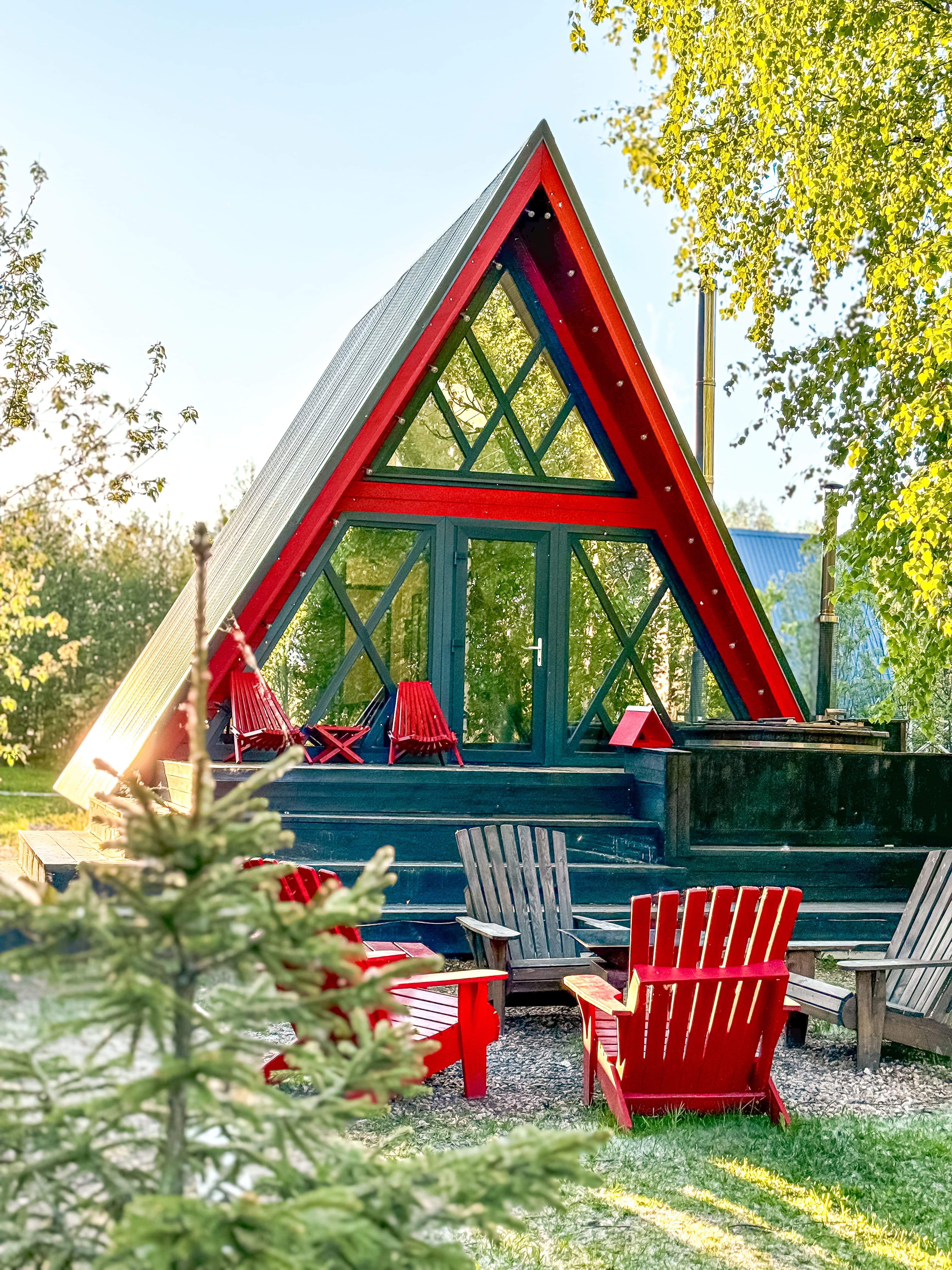 А-фрейм дом с фурако с прямым выходом к реке