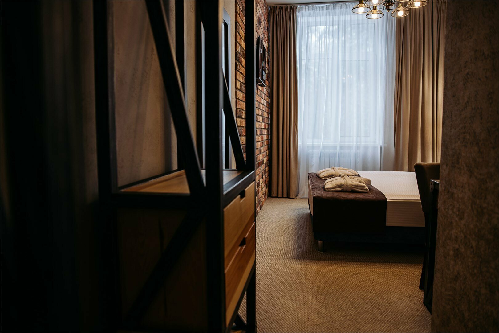 Стандартный номер с одной двухспальной кроватью в стиле лофт