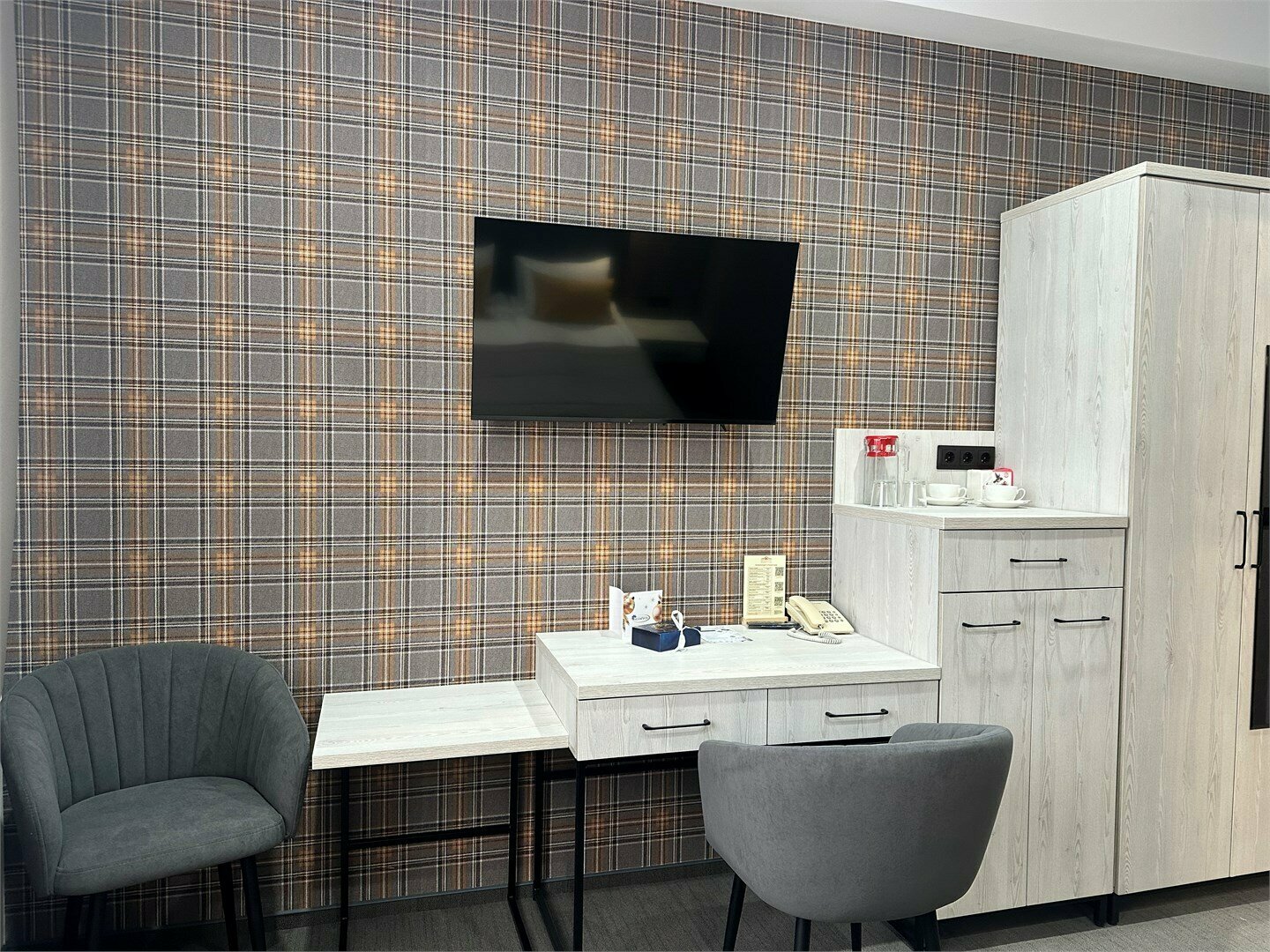 Корпус №4 Стандарт Плюс с балконом (две односпальные кровати)