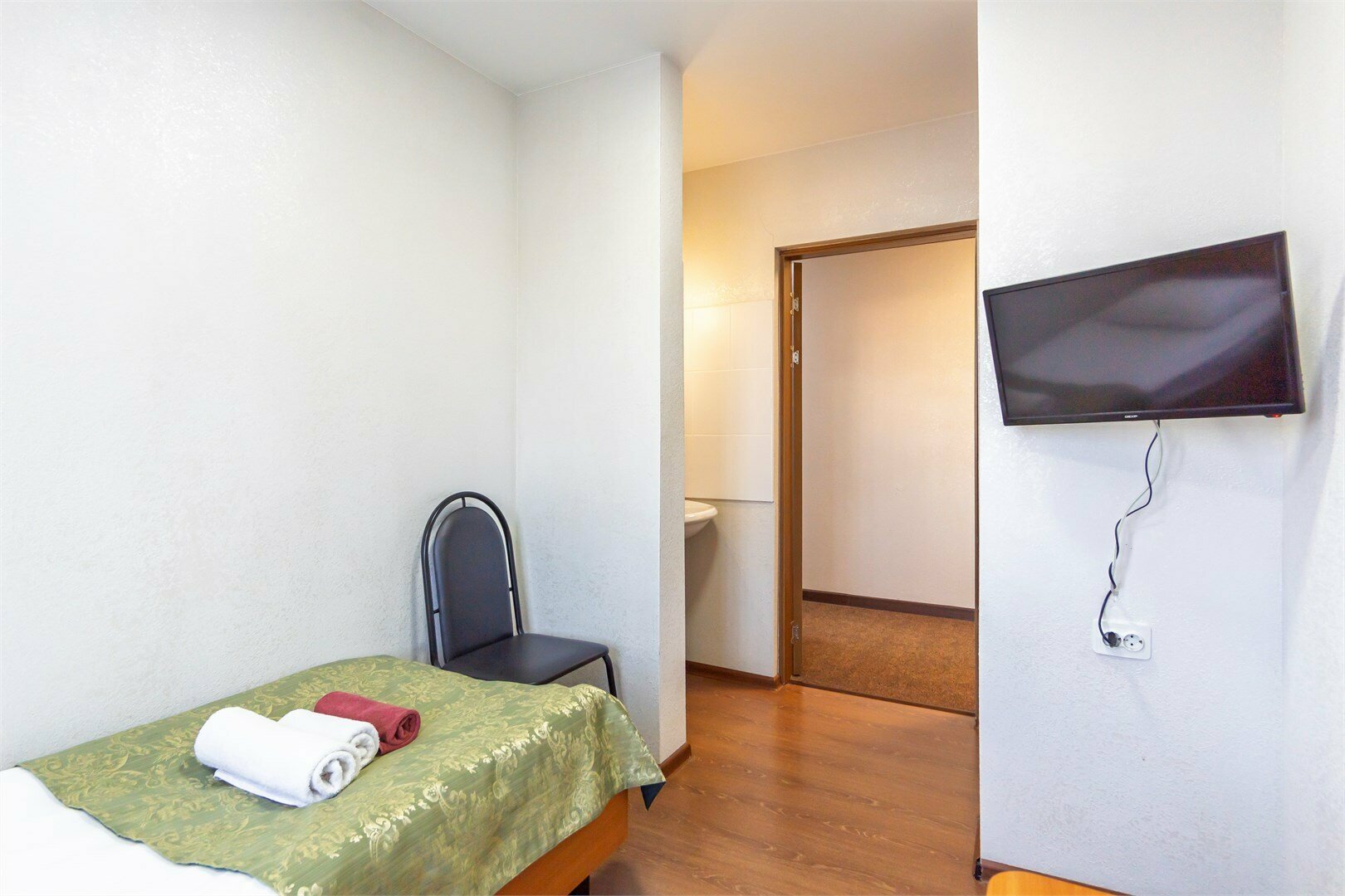 Одноместный номер с общим душем и туалетом