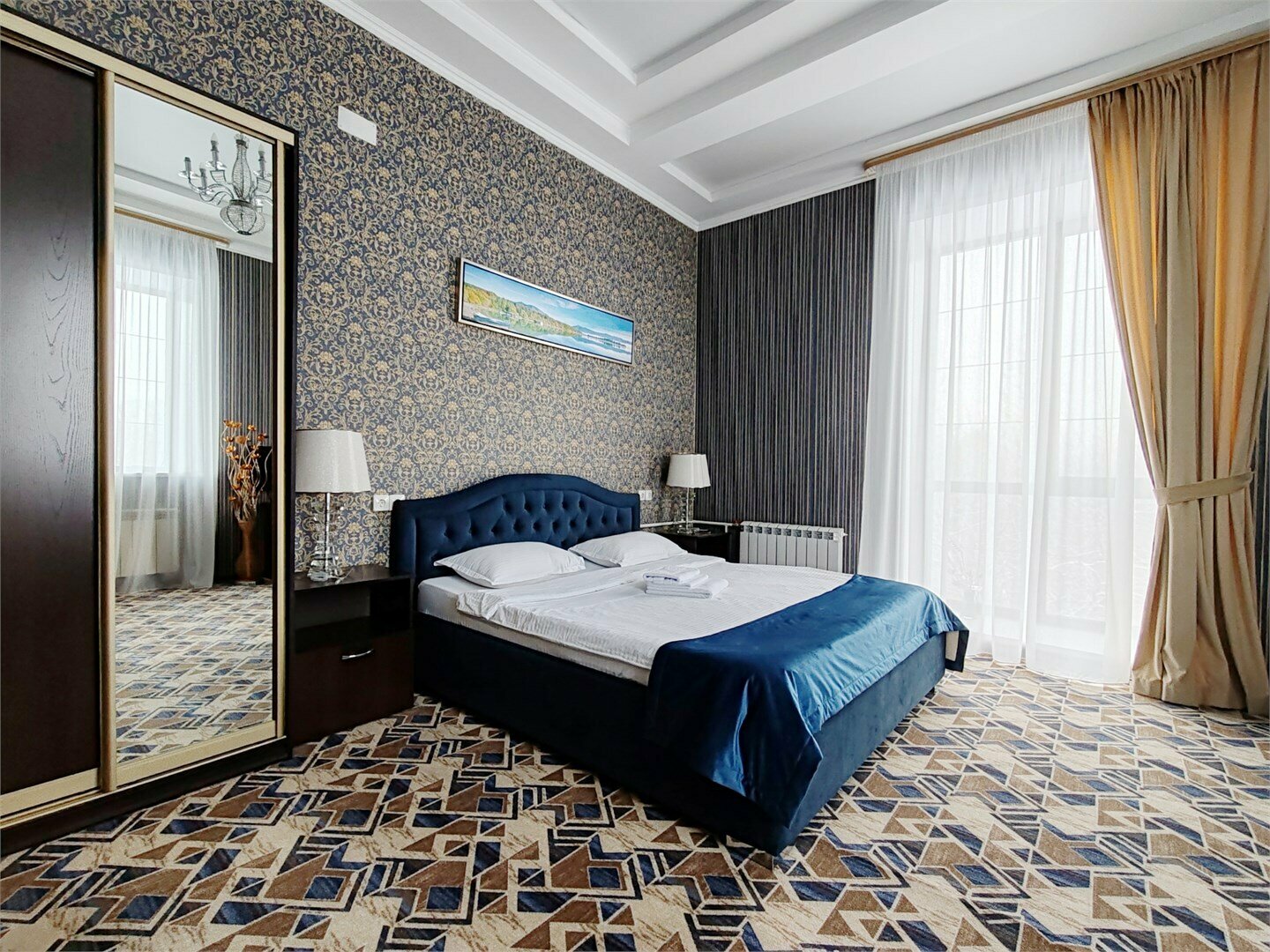 Улучшенный номер с кроватью размера «king-size»