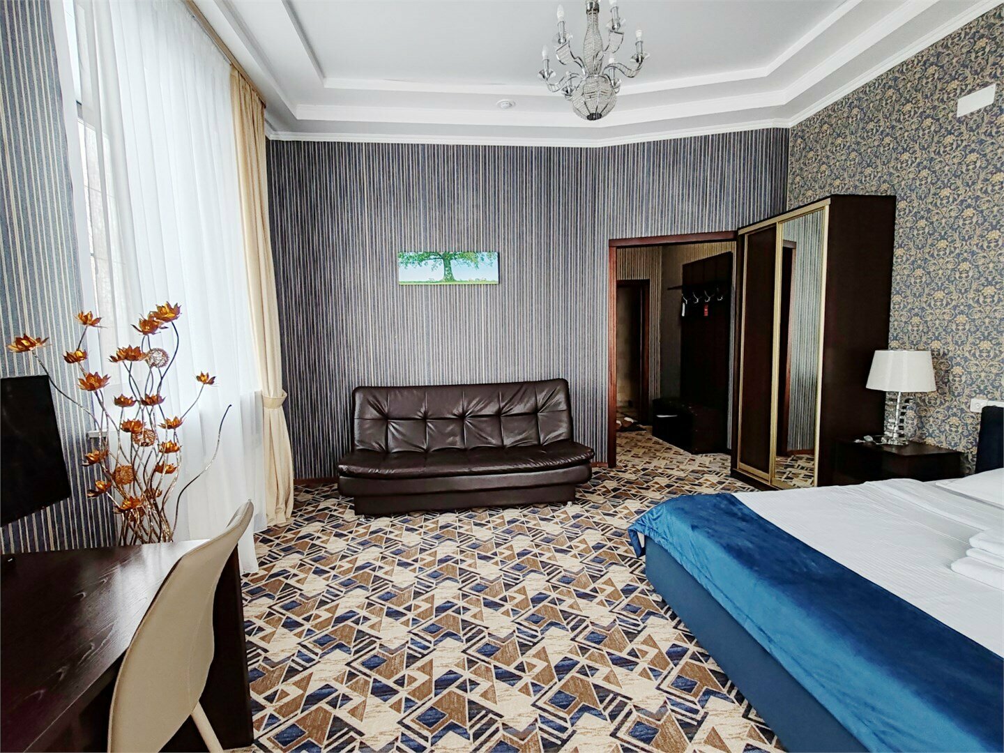 Улучшенный номер с кроватью размера «king-size»