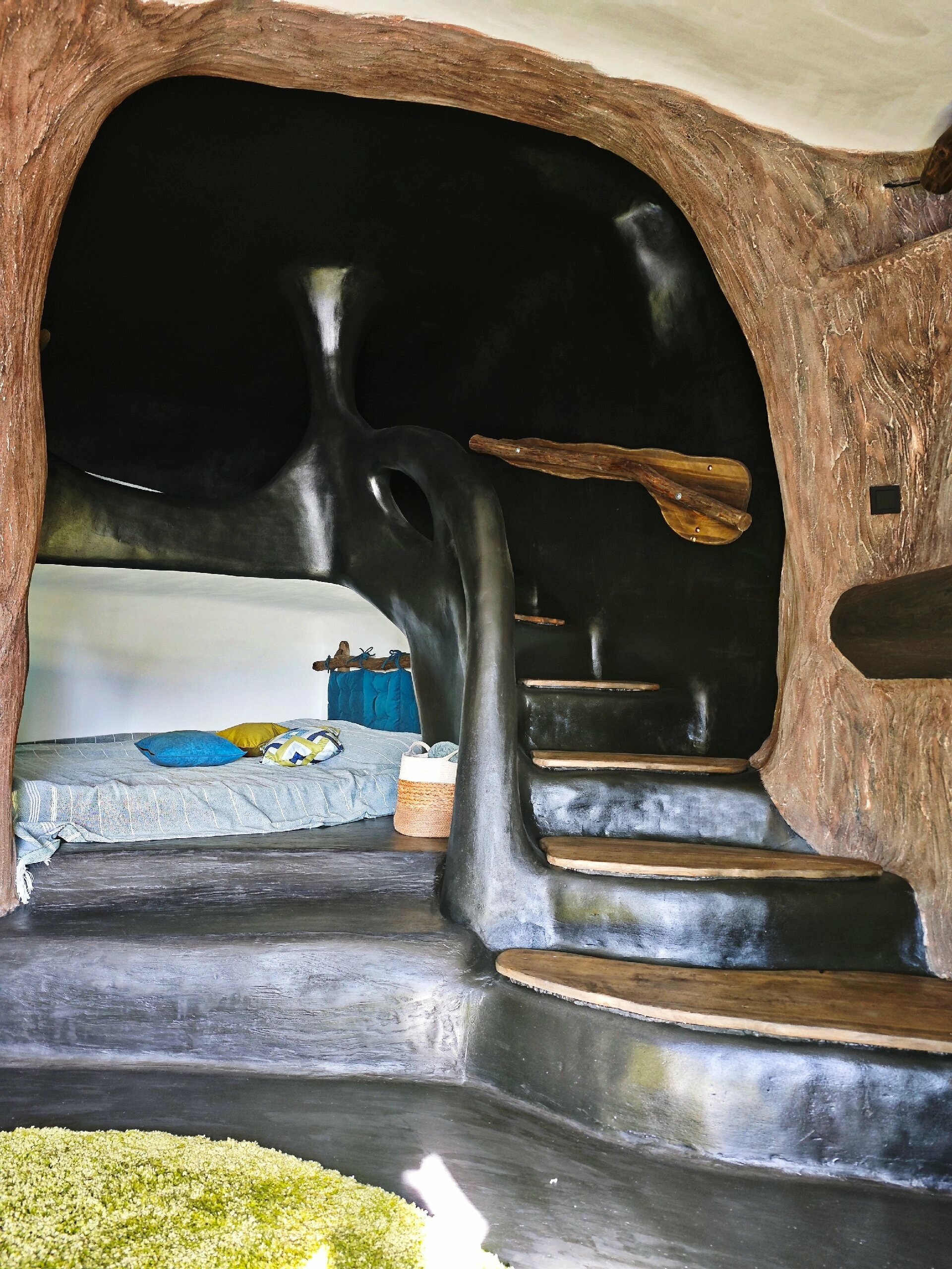 нора РО заезд с 15:00, выезд до 12:00 (Основное двуспальное место матрас в нише и доп место (матрас на втором ярусе))