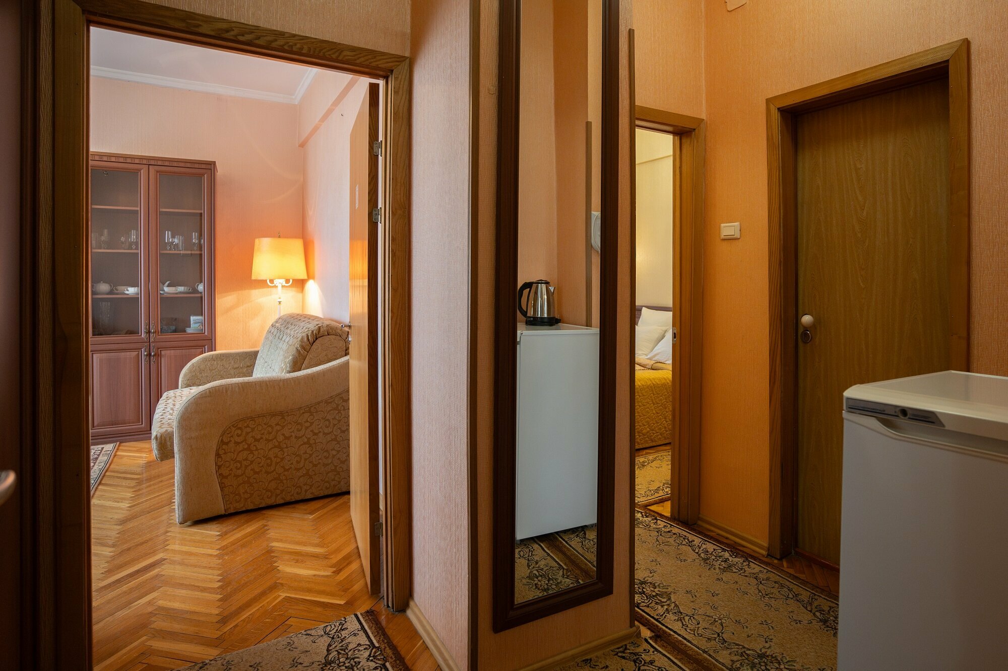 Люкс двухкомнатный (2 корпус) (одна кровать)