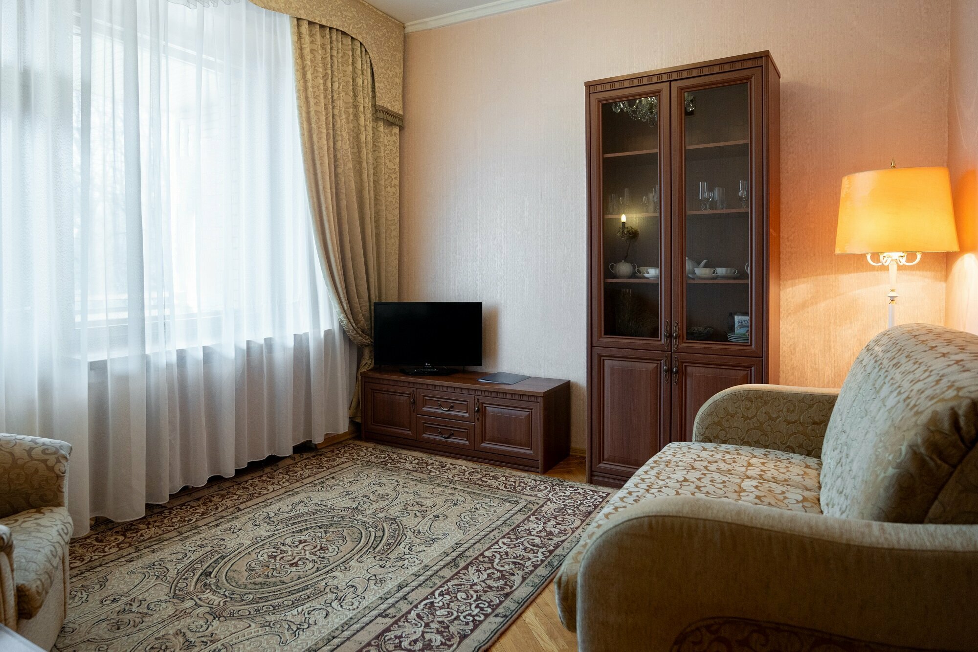 Люкс двухкомнатный (2 корпус) (одна кровать)