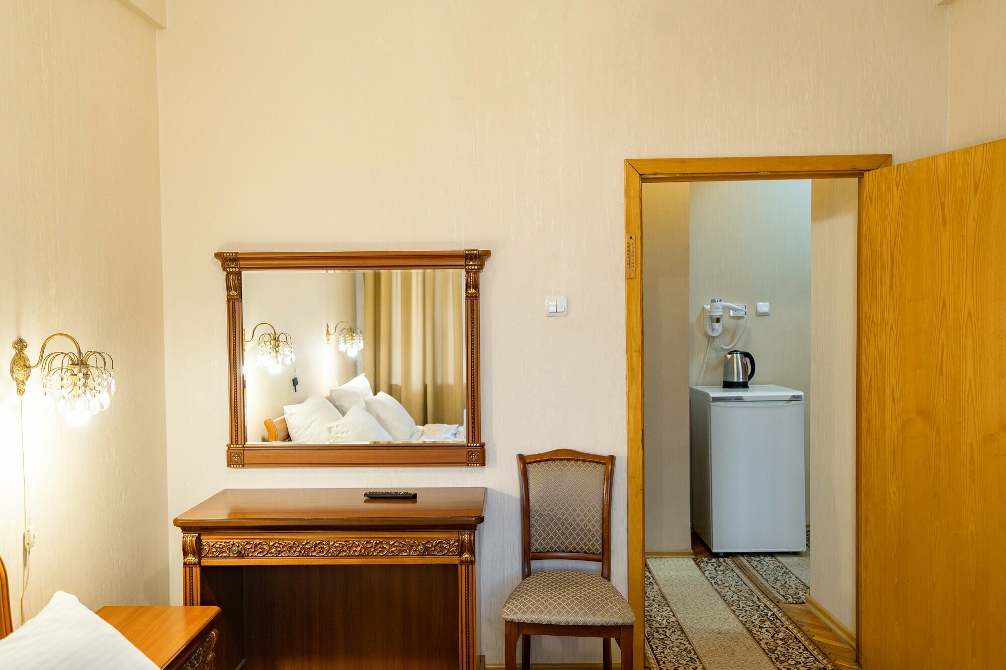 Люкс двухкомнатный (2 корпус) (две кровати)