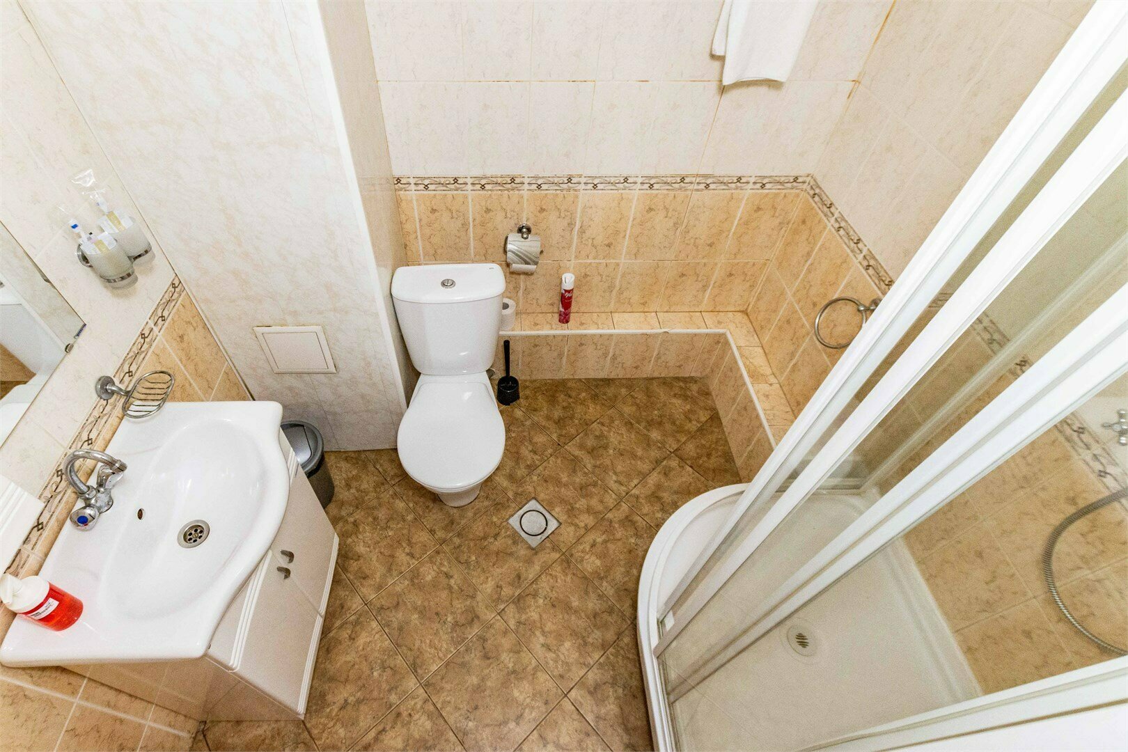 Двухместный номер СТАНДАРТ с двумя односпальными кроватями и собственными удобствами