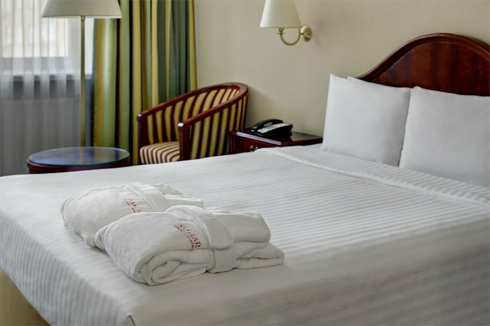 Улучшенный номер, с одной большой кроватью