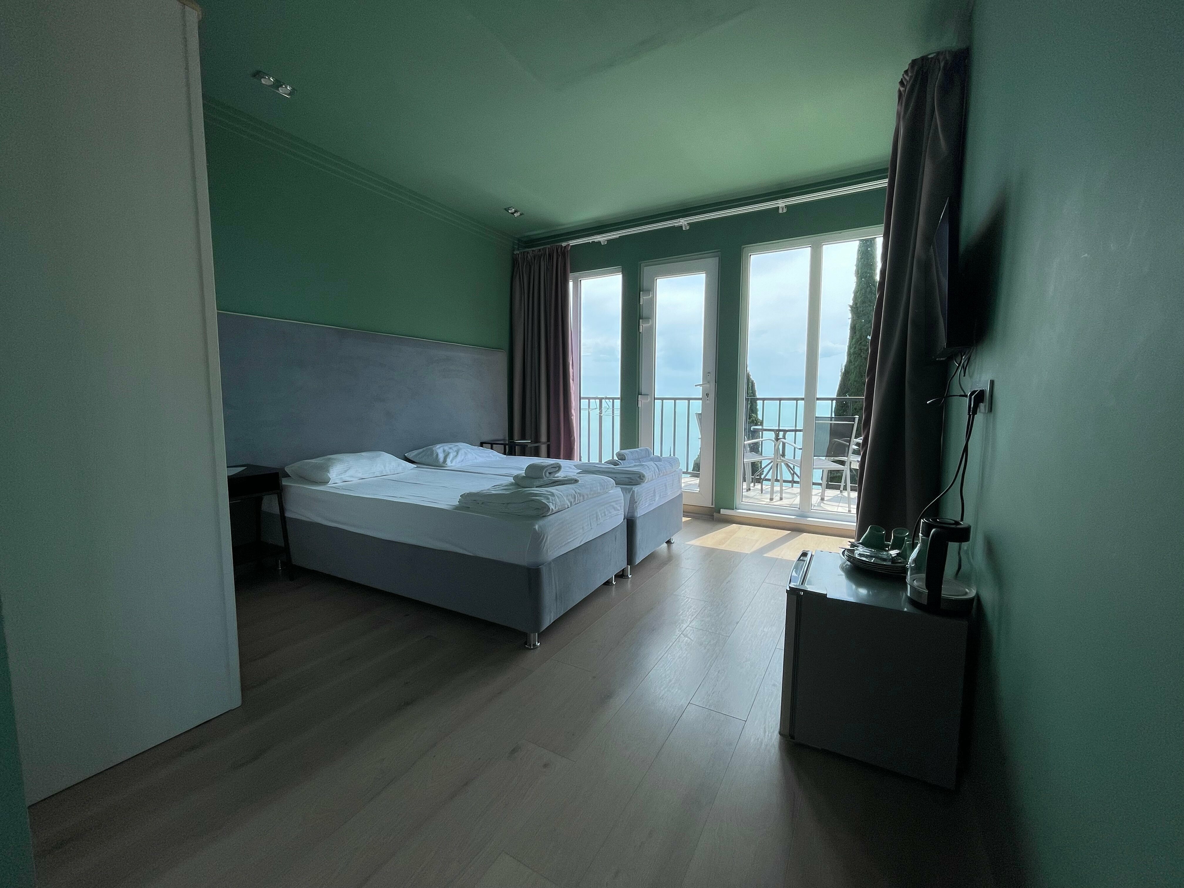 Двухкомнатный четырехместный номер с видом на море