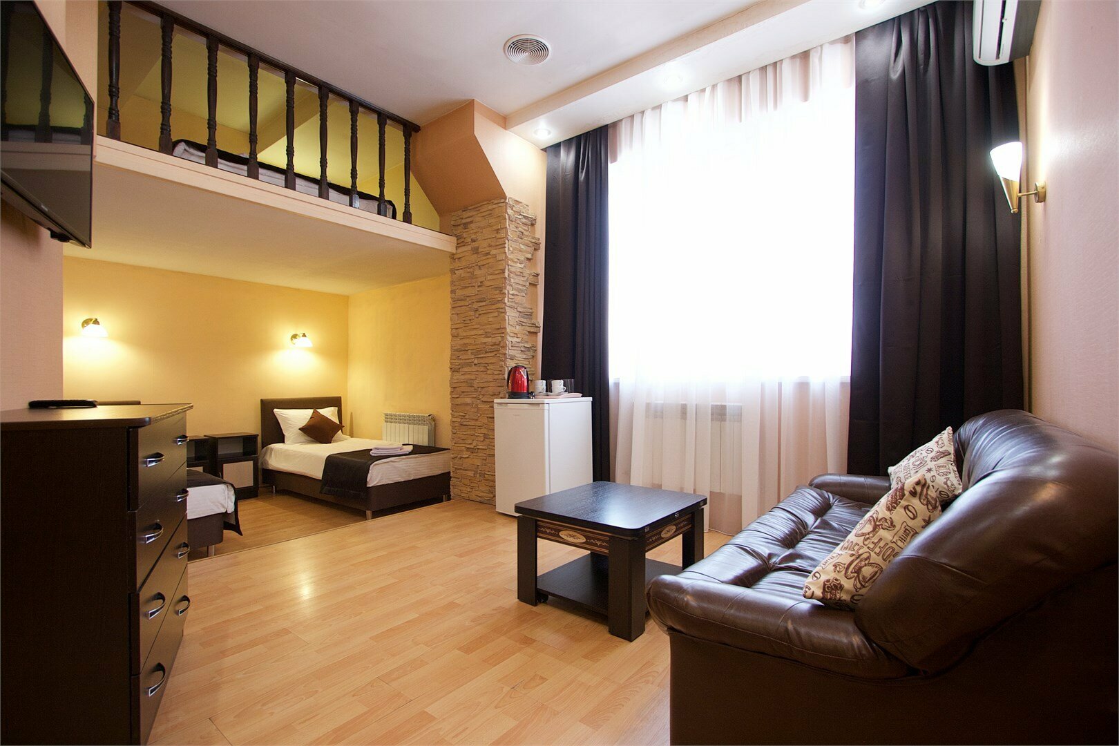 Комфорт+  4-х местный (2 двуспальные кровати или 1 двуспальная и 2 раздельные кровати)