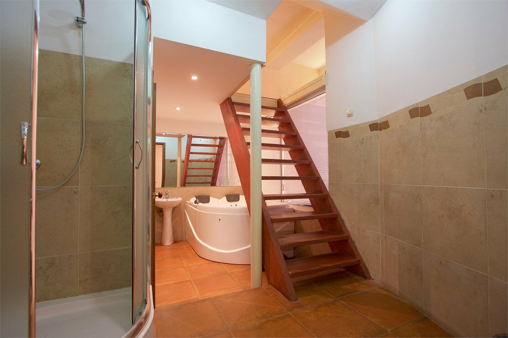 Комфорт+  4-х местный (2 двуспальные кровати или 1 двуспальная и 2 раздельные кровати)