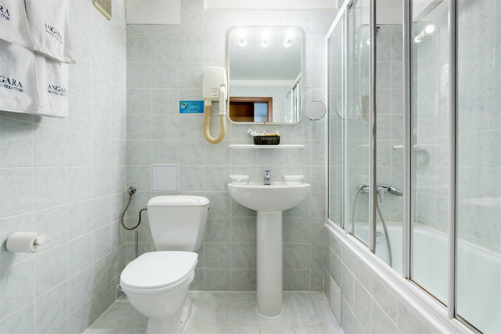 Джуниор Сюит