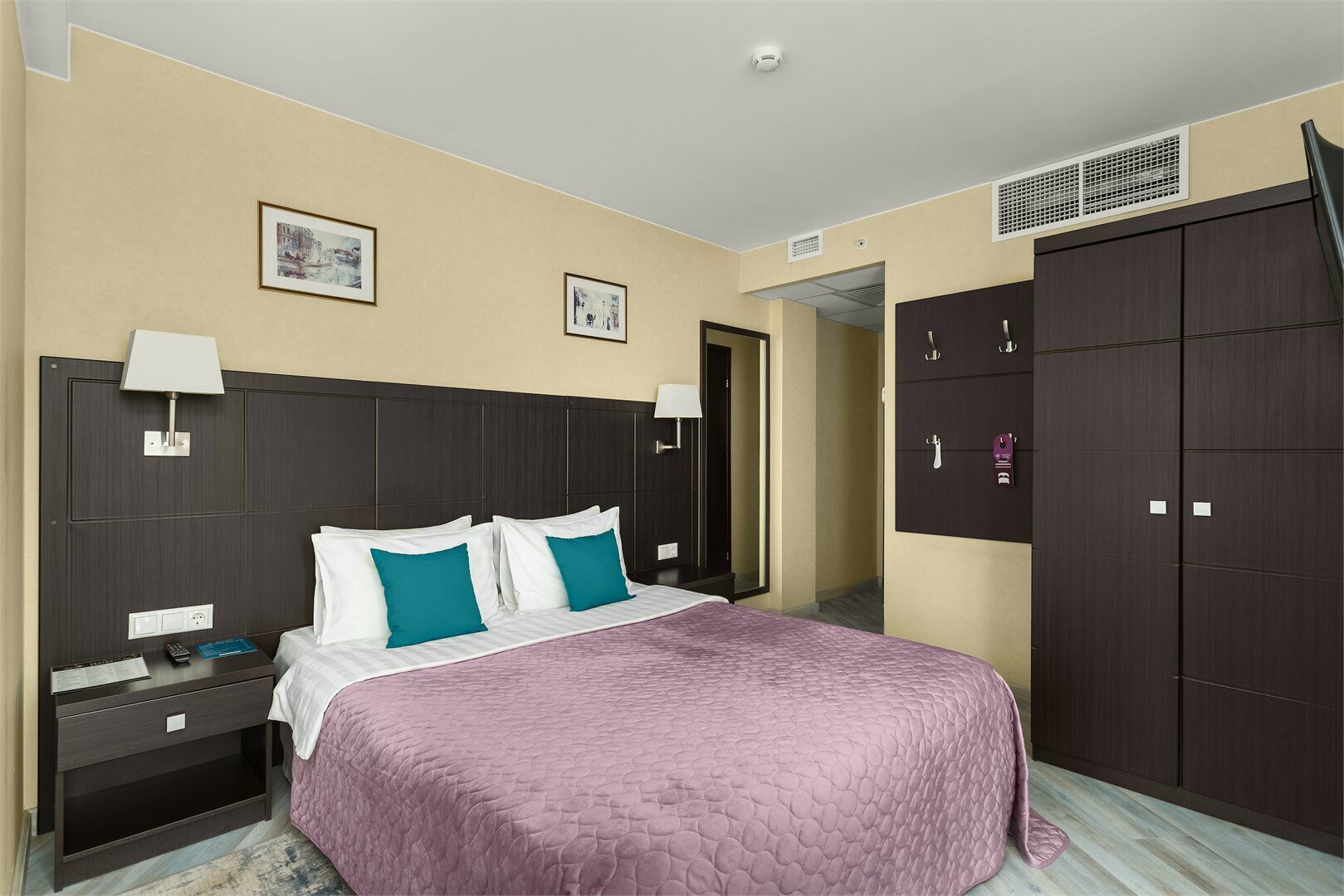 Супериор с одной большой кроватью