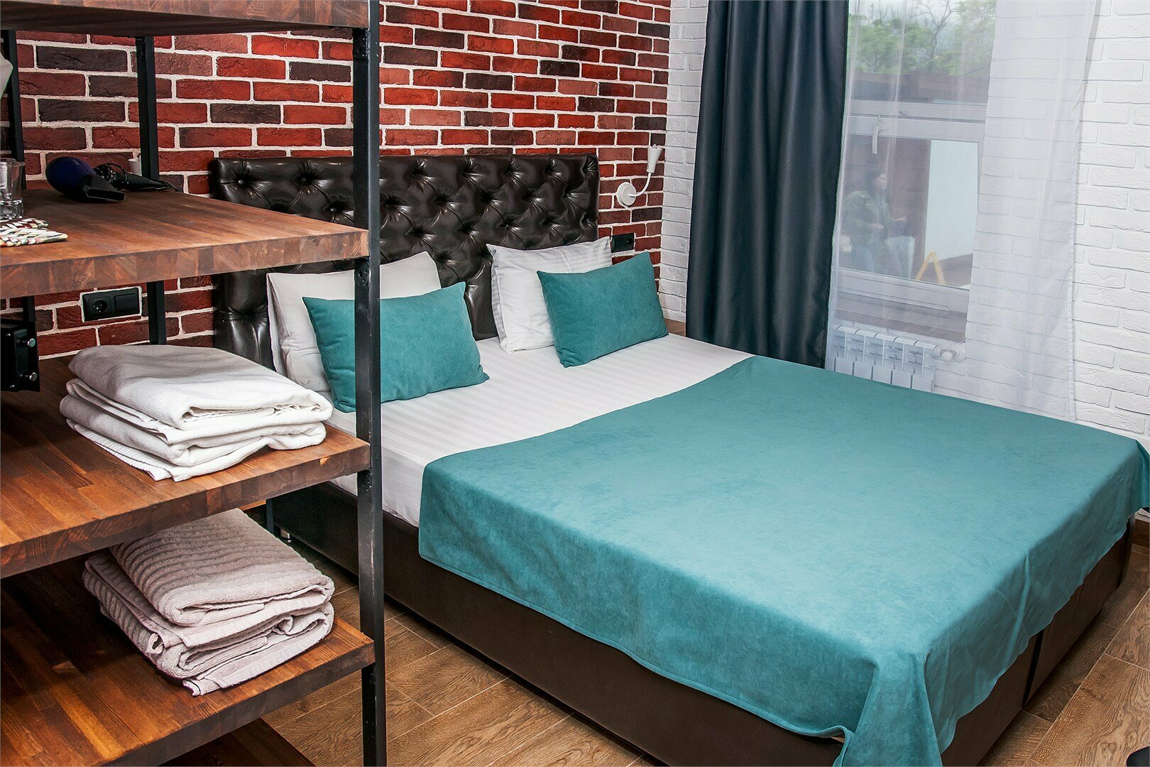 Номер Делюкс без балкона и видом на бассейн