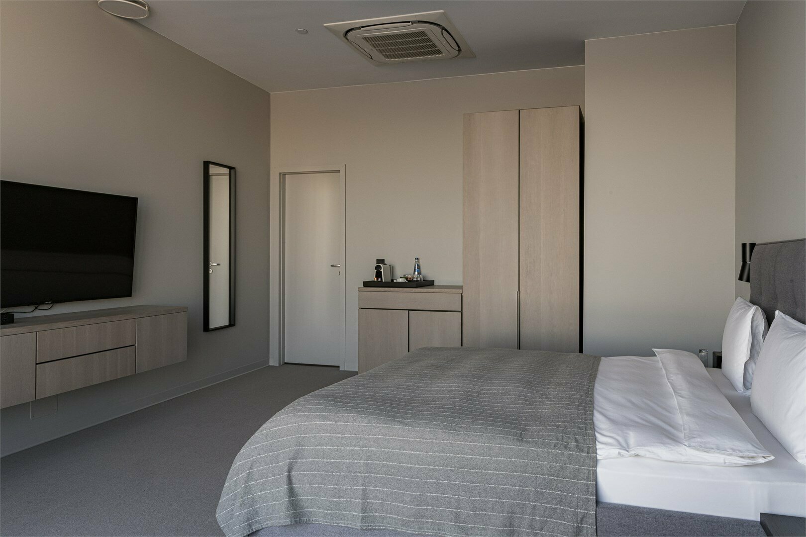 Стандарт с видом на пруд