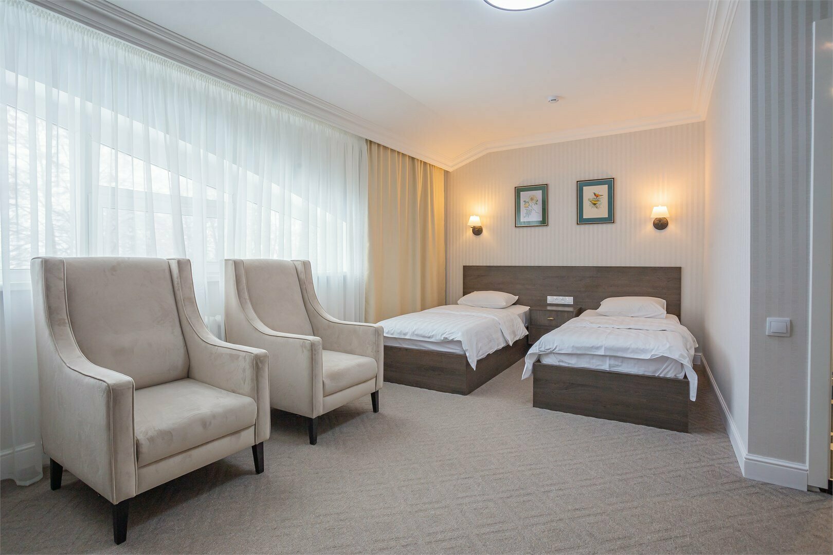 Улучшенный двухместный номер с 2 отдельными кроватями