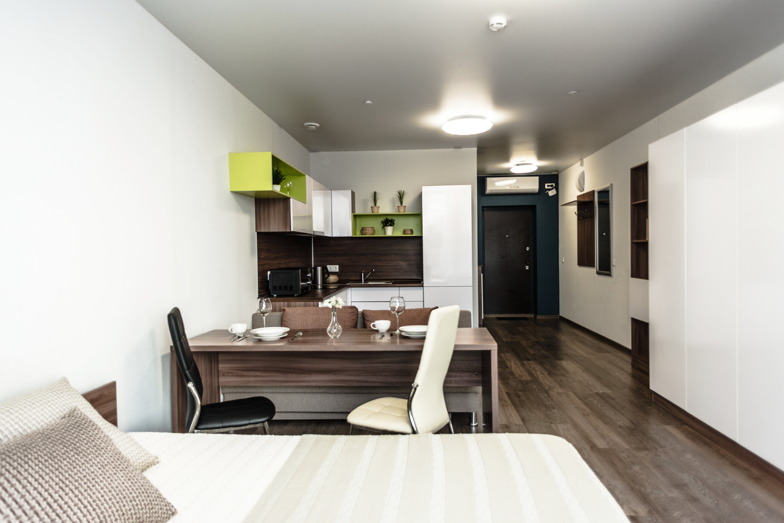 7. Семейный апартамент с кроватью и диваном (16)