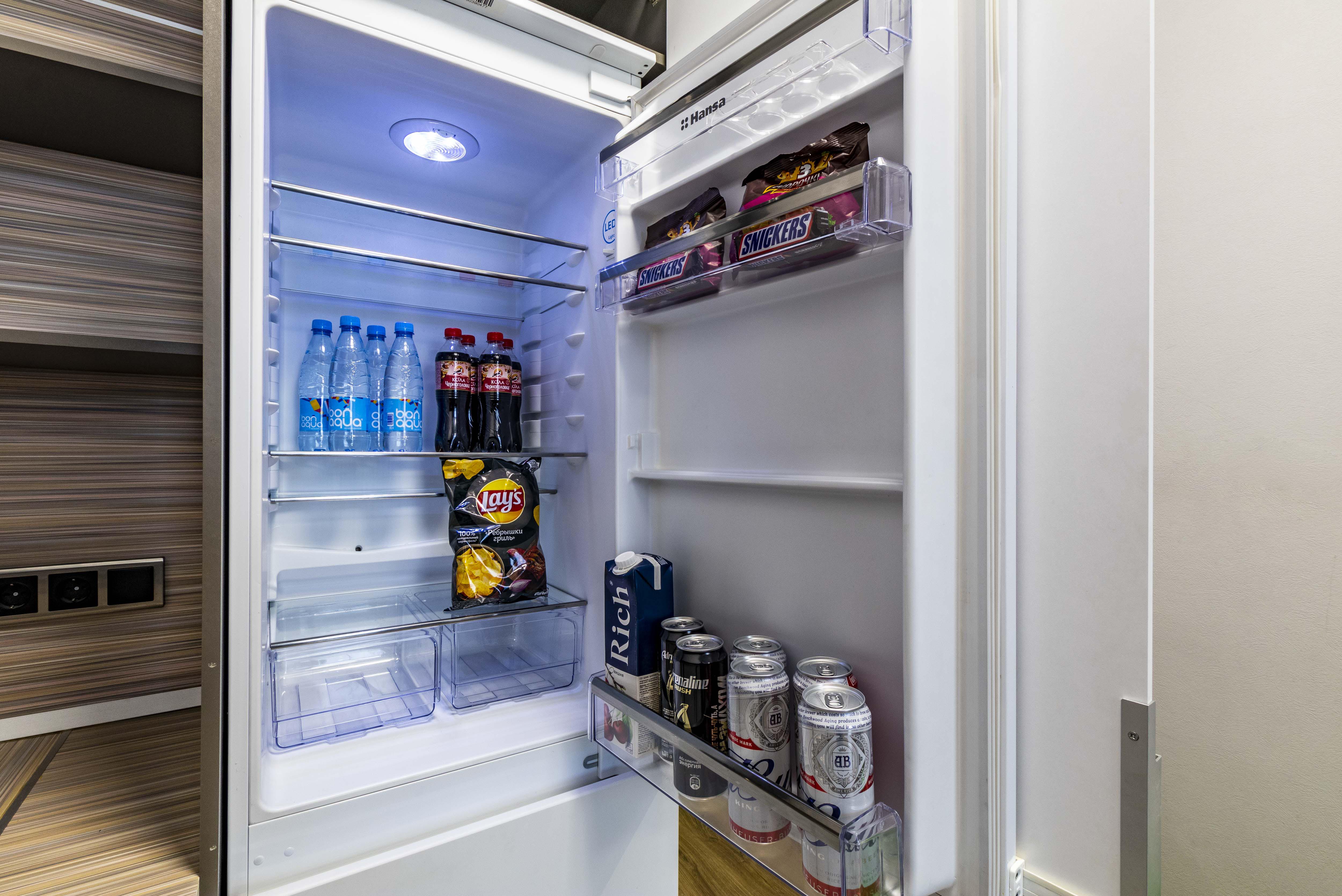 11. Трёхместный номер с видом на город (13)