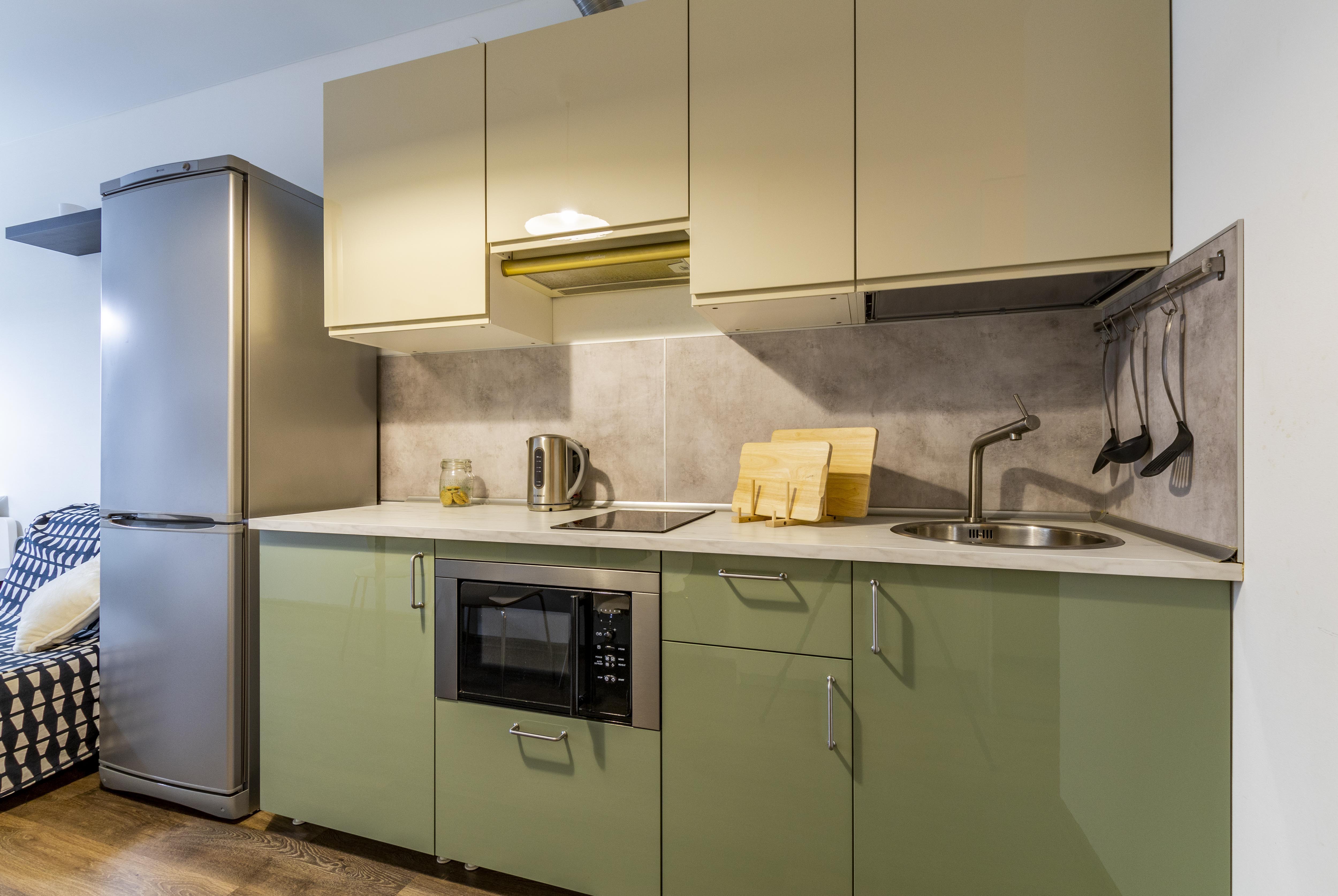 10. Стильный трёхместный номер с видом (13)