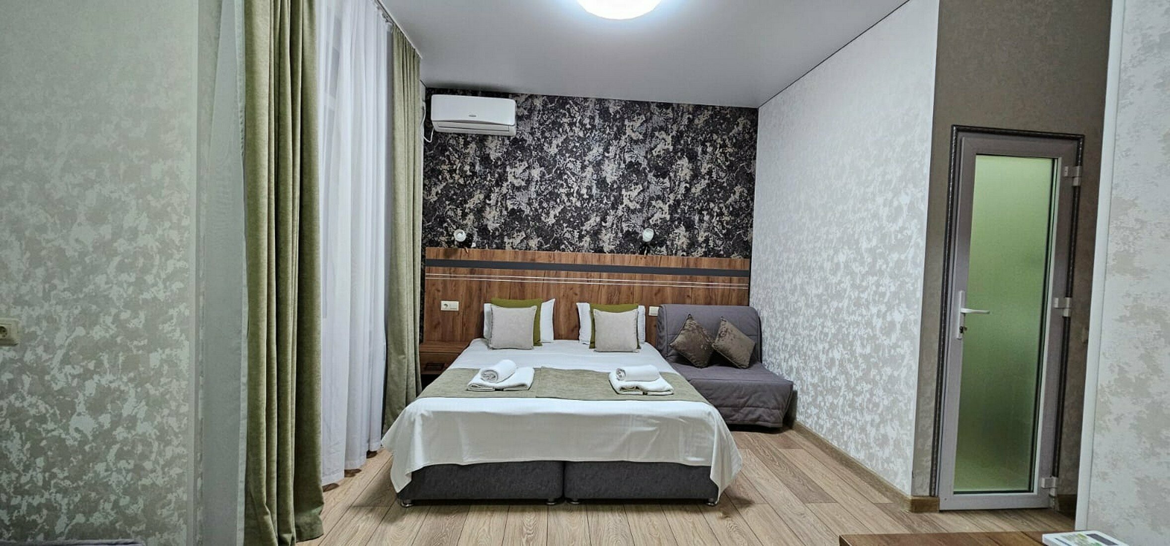 Семейный номер с видом на море