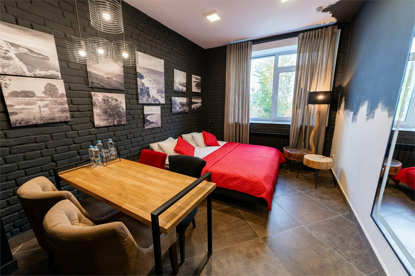 Люкс Семейный (вид на Волгу и город, 2 комнаты, 1й этаж)