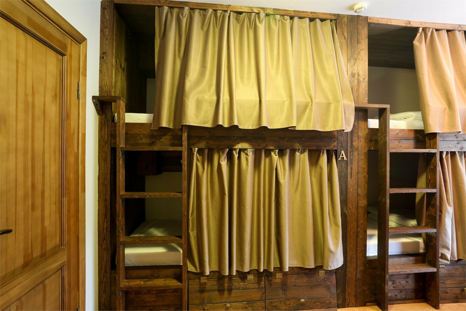 Место в общем 6-ти местном номере с отдельной ванной комнатой