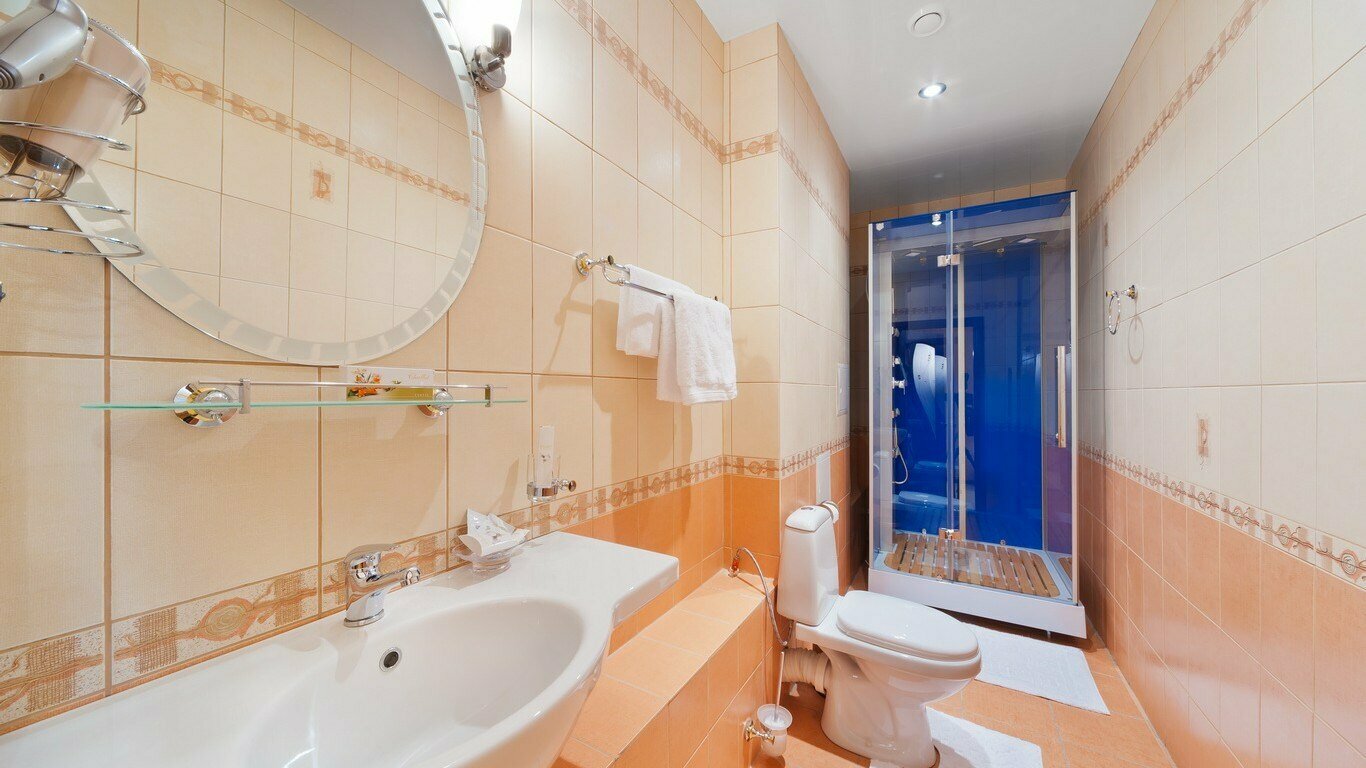 Люкс/Luxe Double Room (двухкомнатный номер с одной двуспальной кроватью)