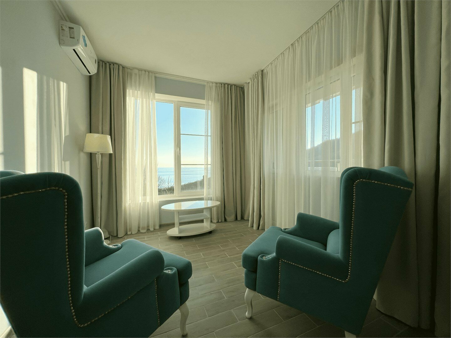 Улучшенный люкс с видом на море