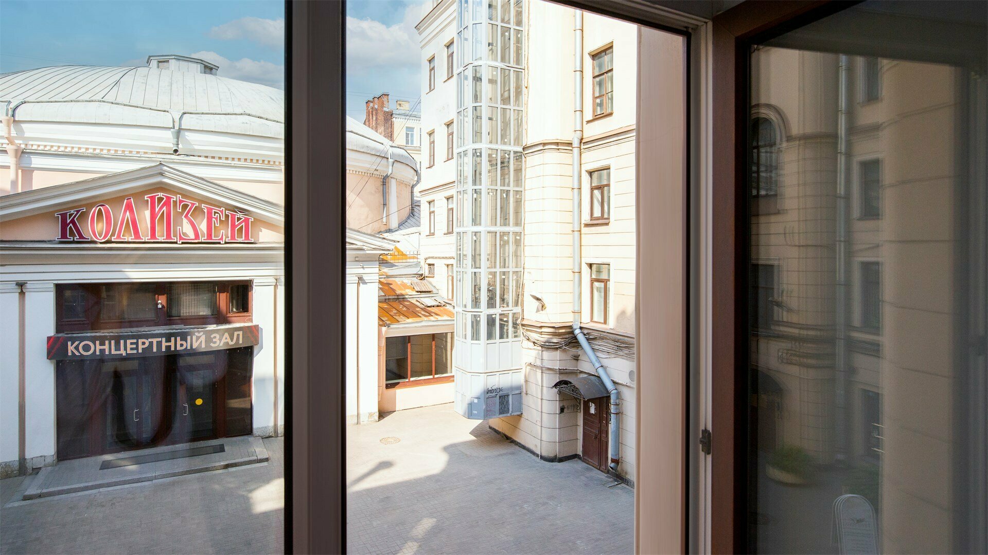 Улучшенный номер-студия с видом во двор, 2-й этаж