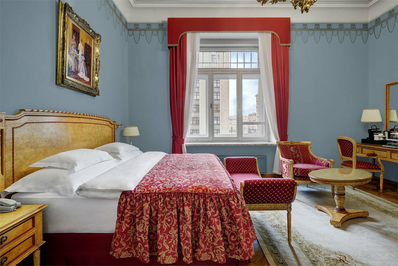 Полулюкс с видом на Тверскую