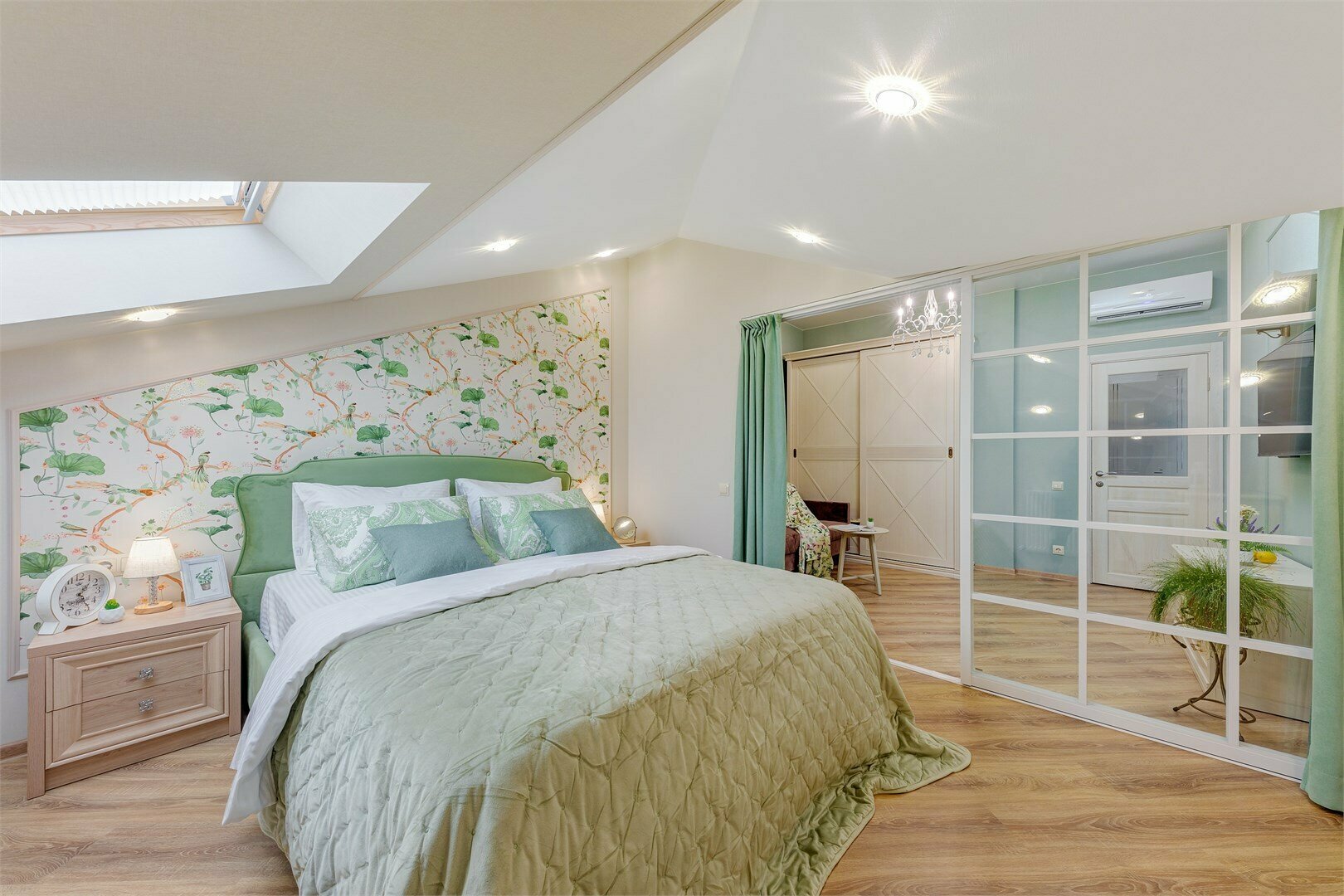 Апартаменты Люкс с джакузи (2 комнаты, 2 сан.узла, 62 кв.м)