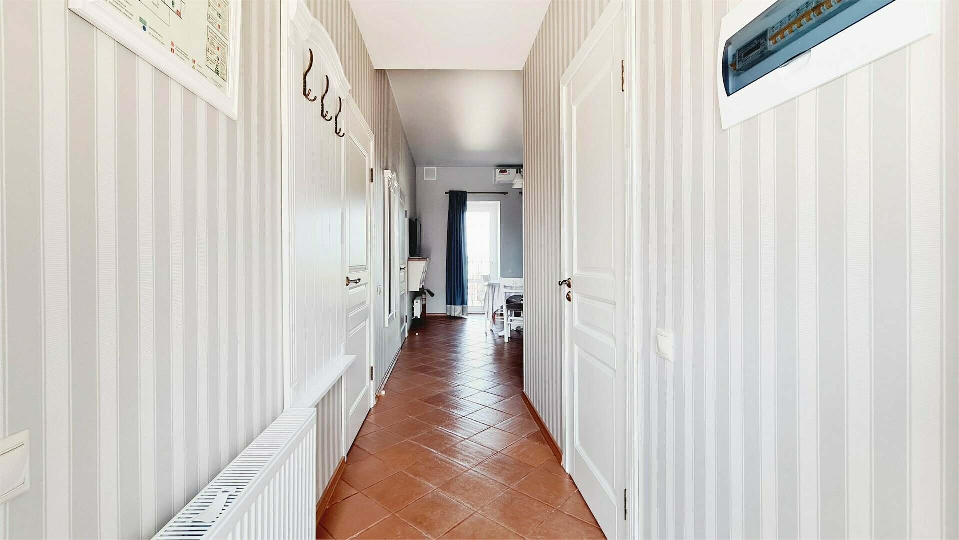 Дом - таунхаус с одной спальней, гостиной и кабинетом